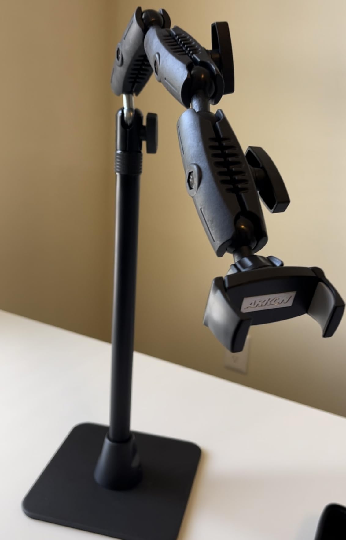 Mounts - Overhead Phone Mount - Versatile Solution for Artists, and Nail Art - Sturdy and Stable Design with 360-Degree Adjustability - Ideal for Video Recording, Vlogging, Cooking, and Drawing - ARKON customer photo 2