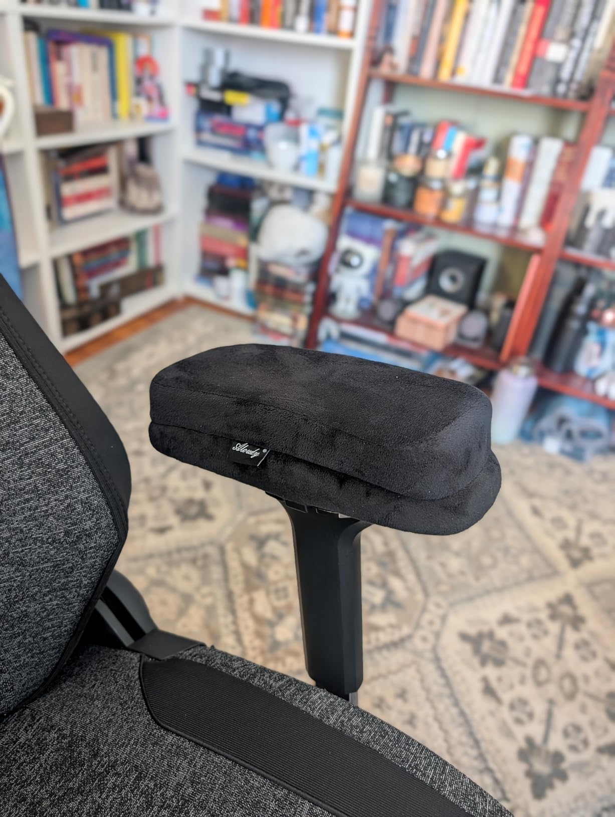 Aloudy Ergonomic Memory Foam Office Chair Armrest Pads, Comfy Gaming Chair Arm Rest Covers for Elbows and Forearms Pressure Relief (Set of 2), Stretch Fit, Black customer photo 1