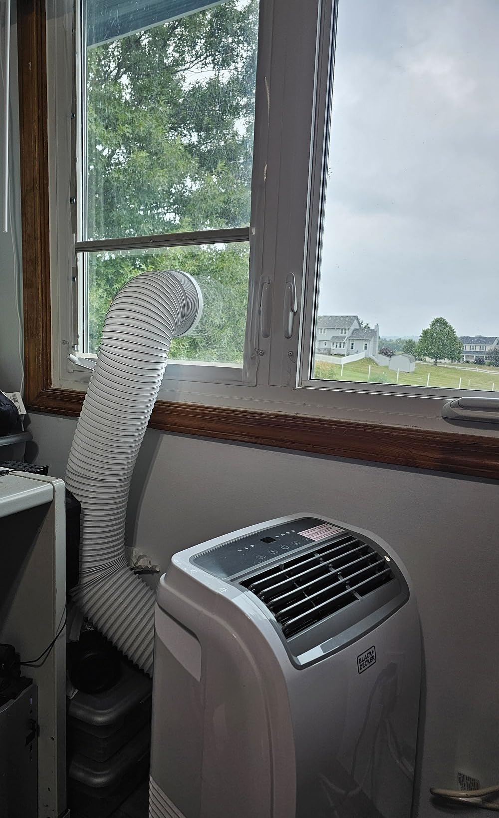 BLACK+DECKER Smart Portable Air Conditioner with Heat, 12,000 BTU Cooling, 9,000 BTU Heating for Rooms up to 550 Sq. Ft., Follow Me Remote, BPACT12HWT, White customer photo 1