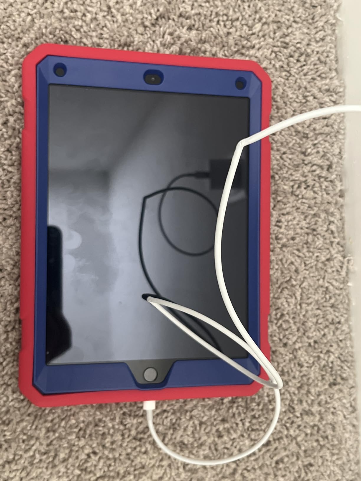 Apple iPad 9.7inch with WiFi 32GB- Space Gray (2017 Model) (Renewed) customer photo 2