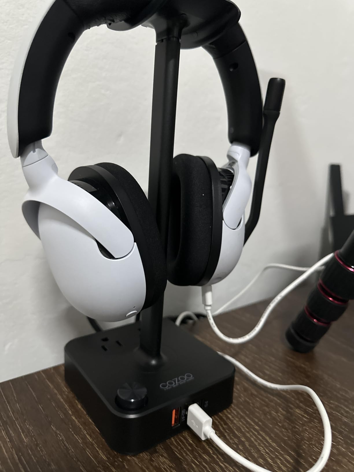 COZOO Headphone Stand with USB Charger Desktop Gaming Headset Holder Hanger with 3 USB Charging Station and 2 Outlets Power Strip,Suitable for Gaming, DJ,Wireless Earphone Display, Gamer Gifts for Men customer photo 1