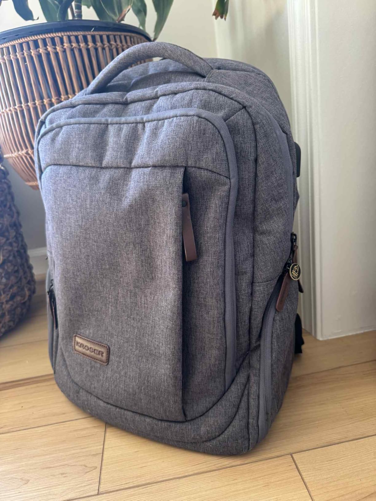 KROSER Laptop Backpack Large Computer Backpack Fits up to 17.3 Inch Laptop with USB Charging Port Water-Repellent Travel Backpack Casual Daypack for Business/College/Women/Men-Charcoal Black customer photo 1