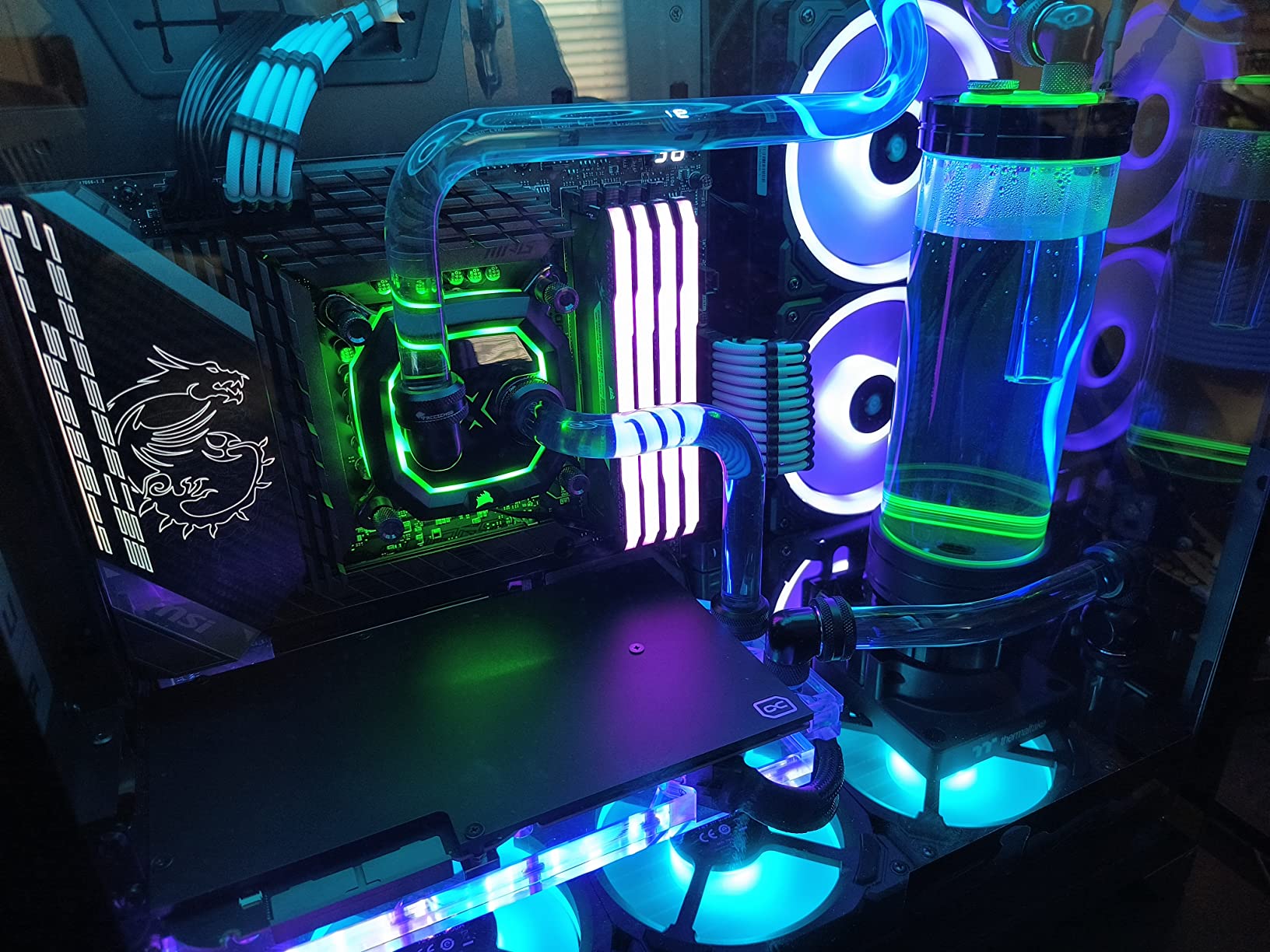 Thermaltake Pacific PR22-D5 Plus Addressable RGB LED 5-Speed Adjustable D5 Pump/Reservoir Combo 3-Port G 1/4