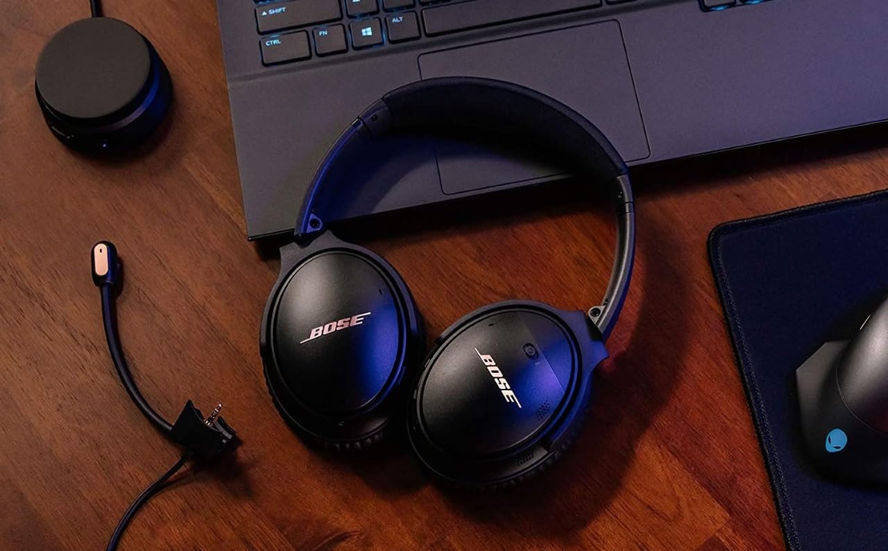 Bose QuietComfort 35 (Series II) Wireless Headphones, Noise Cancelling - Black (Renewed) customer photo 1