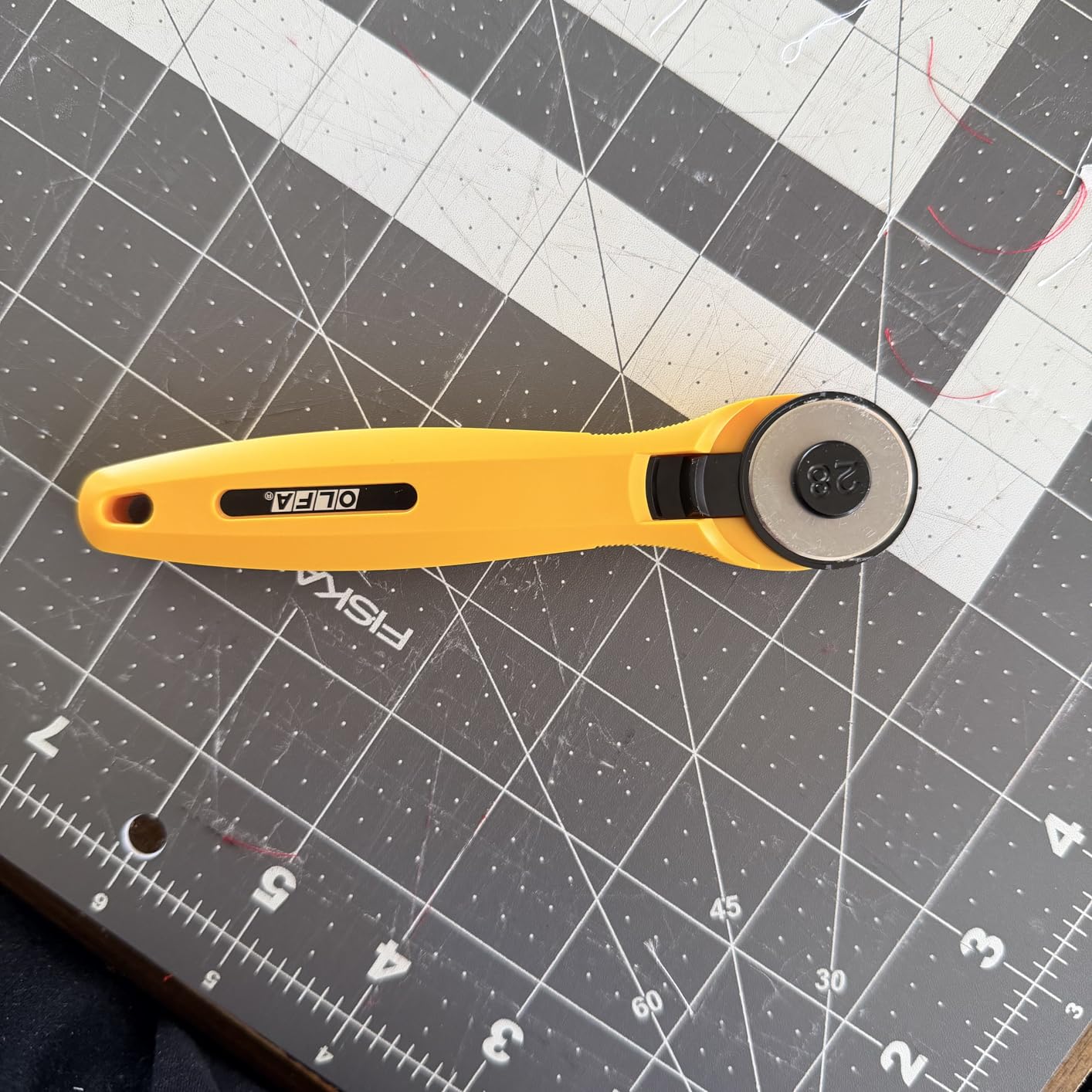OLFA 28mm Quick-Change Rotary Cutter (RTY-1/C) - Rotary Fabric Cutter w/Blade Cover for Quilting, Sewing, Crafts, Replacement Blade: OLFA RB28-2 customer photo 1
