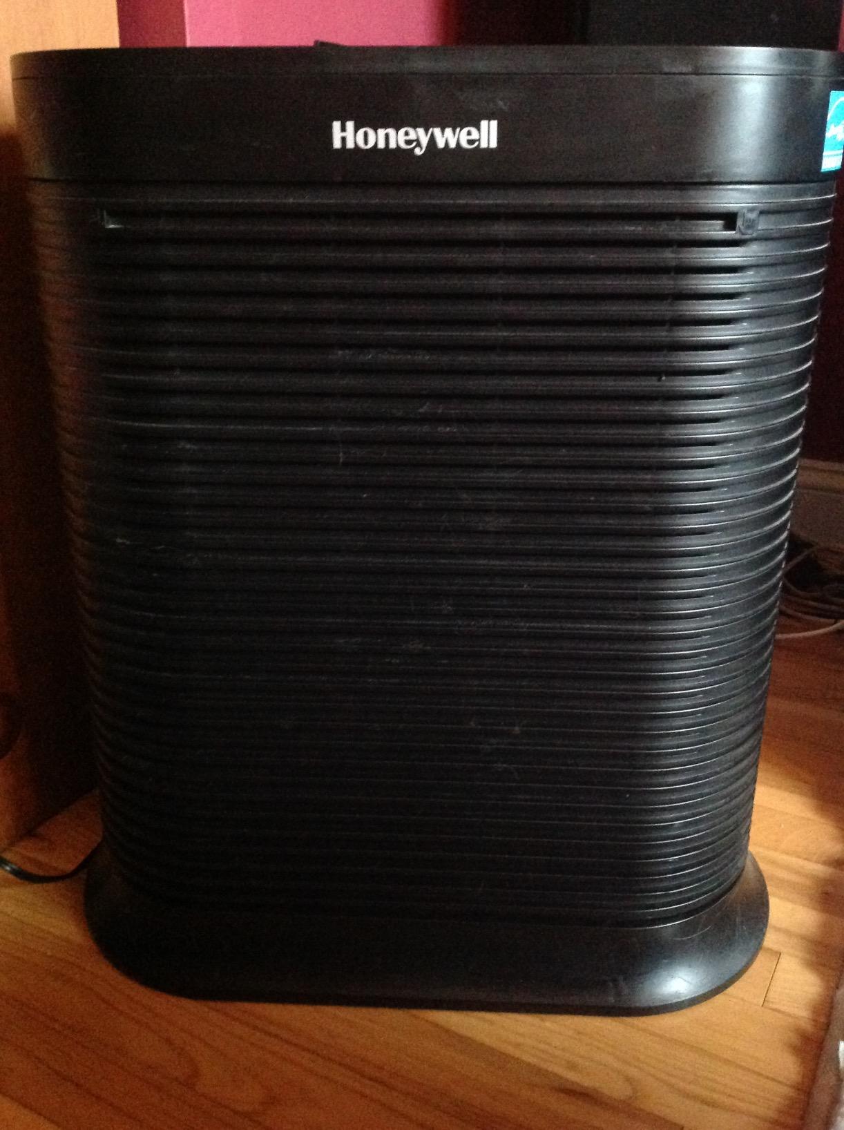 Honeywell HPA300 HEPA Air Purifier, Airborne Allergen Reducer for Large Rooms (465 sq ft), White - Wildfire/Smoke, Pollen, Pet Dander, and Dust Air Purifier customer photo 1