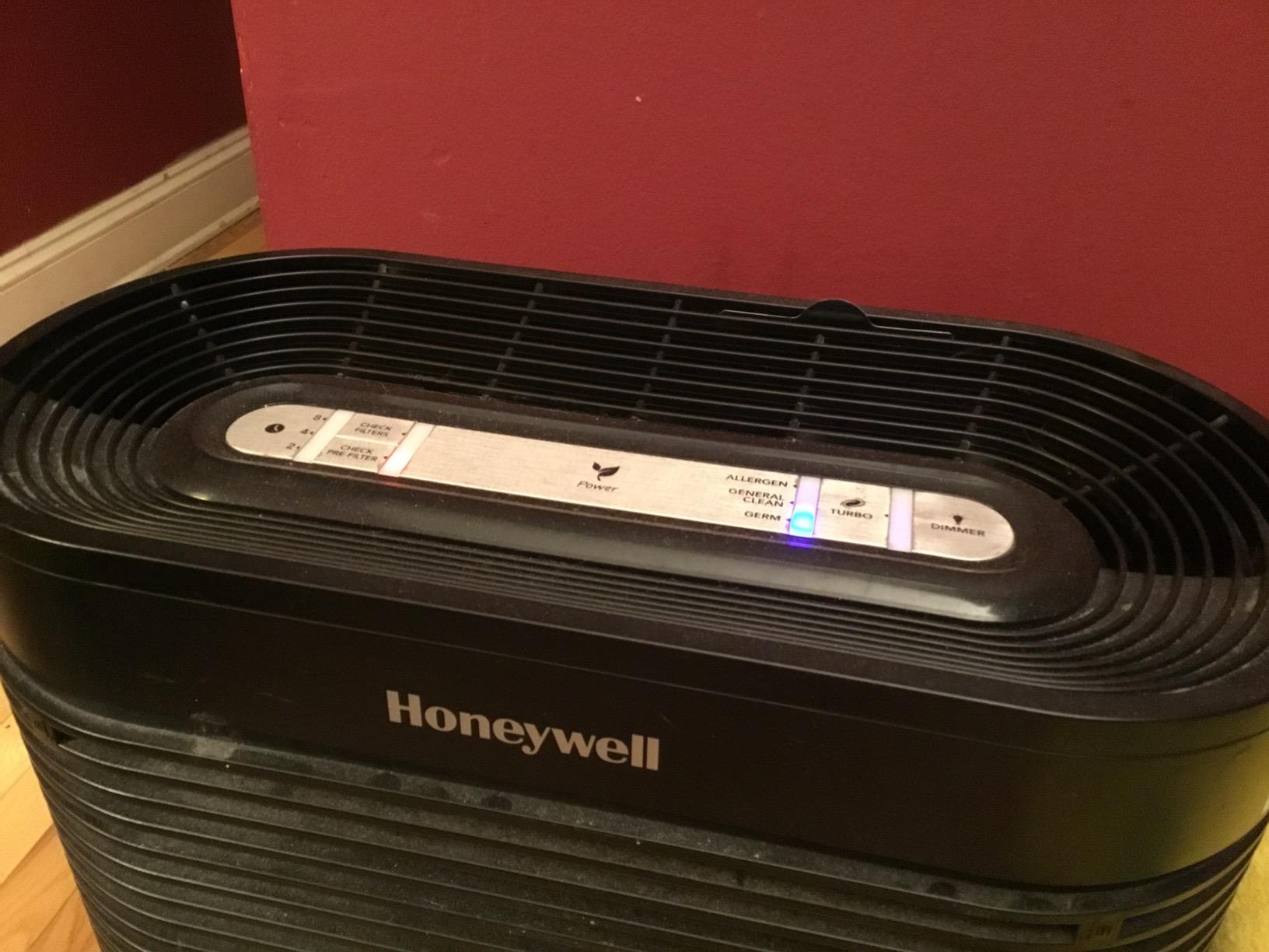 Honeywell HPA300 HEPA Air Purifier, Airborne Allergen Reducer for Large Rooms (465 sq ft), White - Wildfire/Smoke, Pollen, Pet Dander, and Dust Air Purifier customer photo 2
