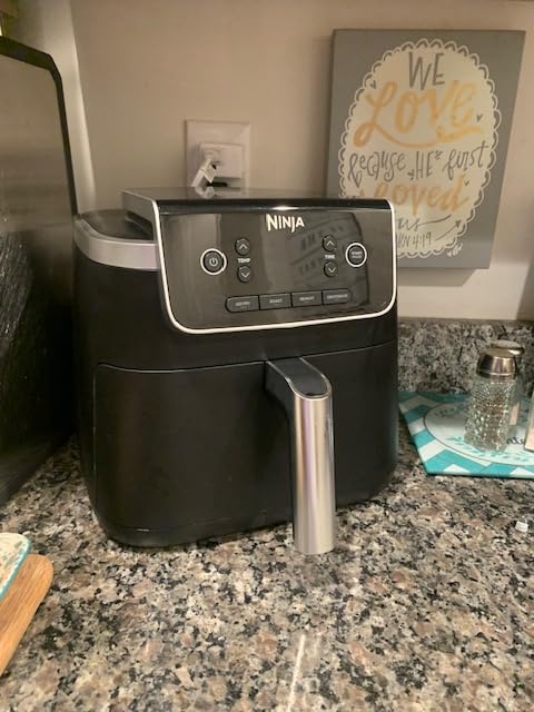 Ninja Air Fryer | 4 QT Capacity | 4-in-1 Roast, Crisp, Roast, Reheats, & Dehydrates | Dishwasher Safe Parts | 105°F-400°F | Includes 20 Easy & Healthy Recipes | 1550 watt | Grey | AF101 customer photo 2