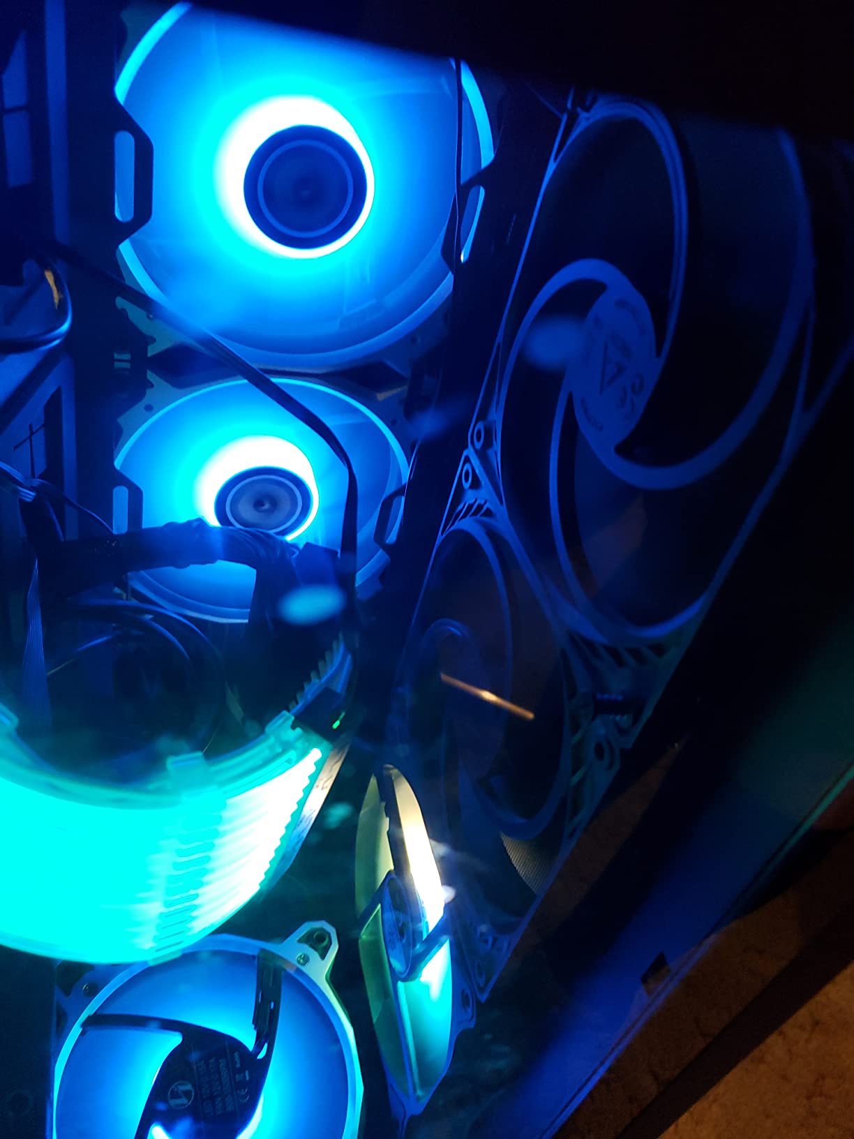 ARCTIC P12 PWM - PC Fan, 120mm Case Fan with PWM, Pressure-optimised, Quiet Motor, Computer, Fan Speed: 200-1800 RPM (0 RPM <5%) - Black customer photo 2