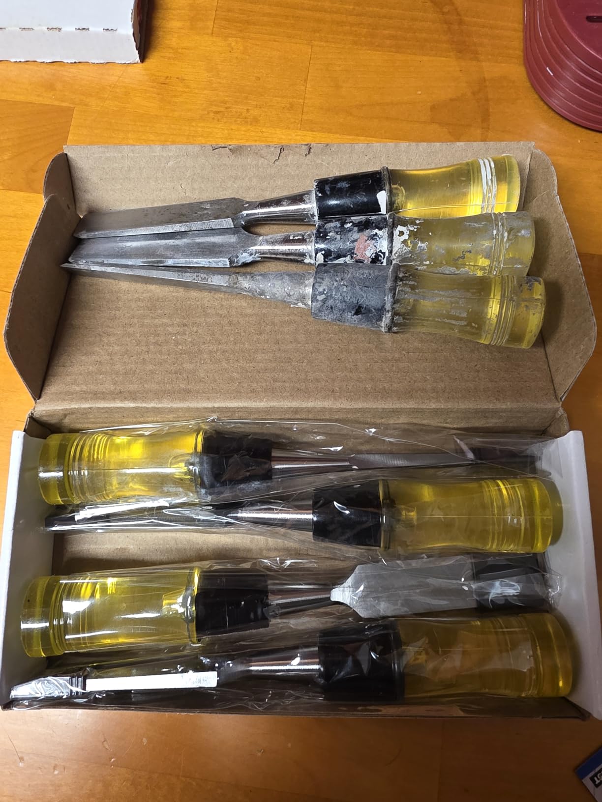 HURRICANE 4 Piece Wood Chisel Set for Woodworking. CR-V Steel Beveled Edge Blades with Safety Caps. Durable PVC High Impact Handle customer photo 1