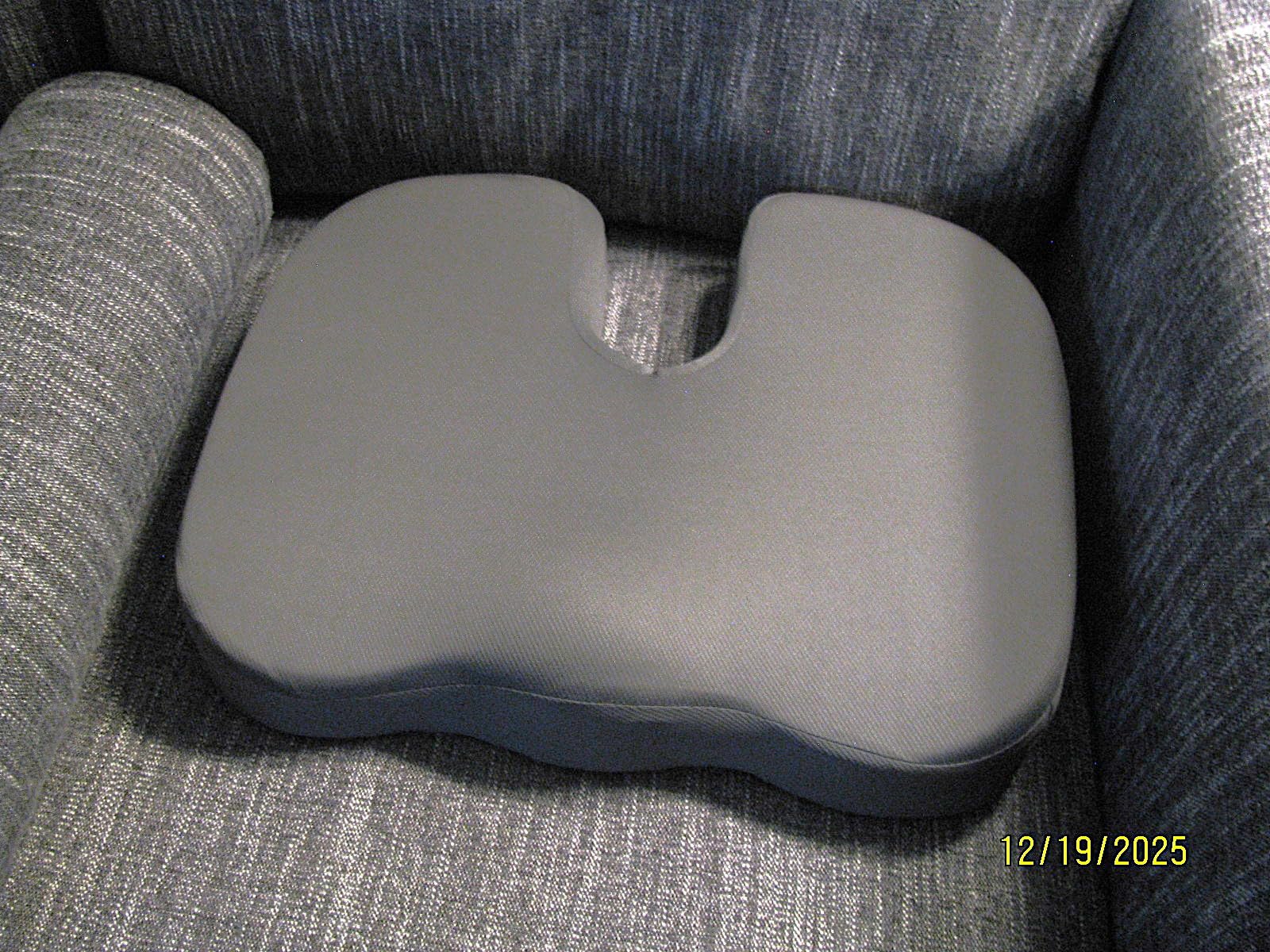 5 STARS UNITED Seat Cushion - Memory Foam Chair Cushion for Tailbone Pain Relief - Ergonomic Support for Coccyx, Sciatica & Butt - Office, Desk & Gaming Chair, Car Seat, Wheelchair, Airplane, Black customer photo 2