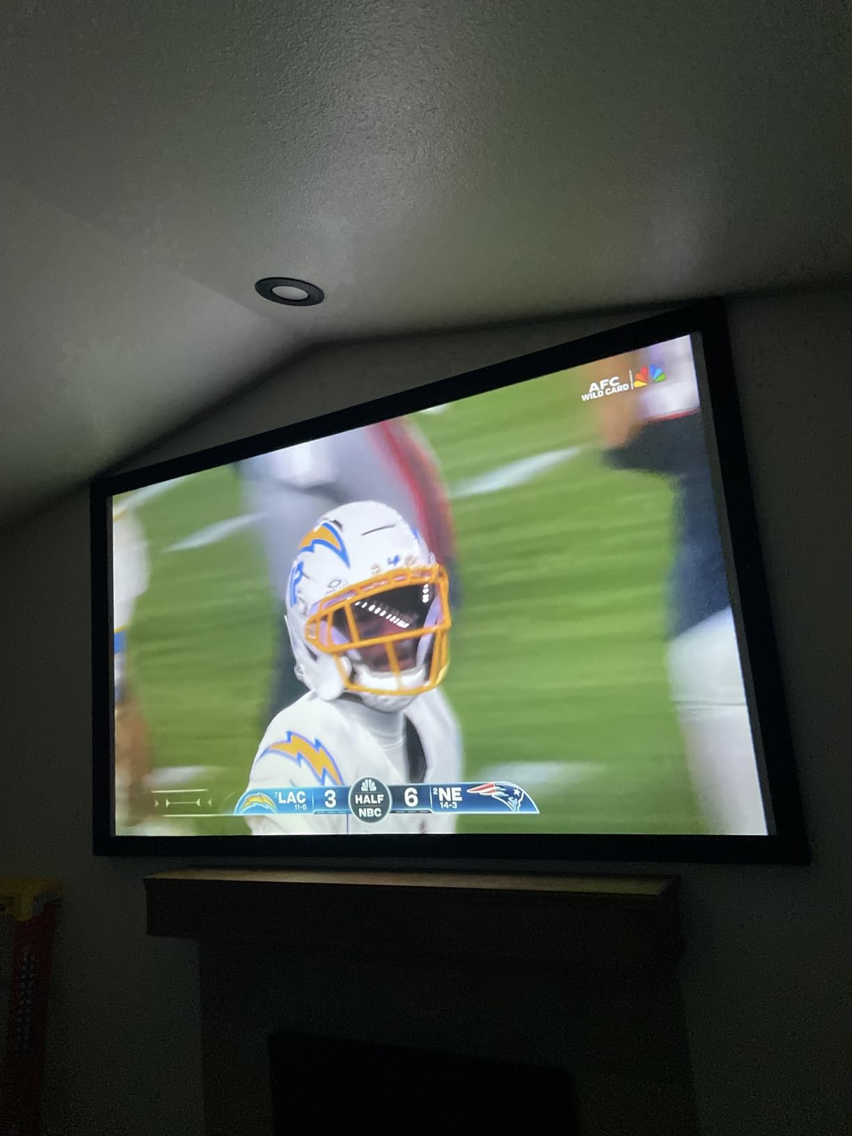 Akia Screens Fixed Frame Projector Screen 120-Inch, 16:9, Wall Mount, CINEWHITE UHD-B, 4K/8K Ready, Indoor Home Theater customer photo 1