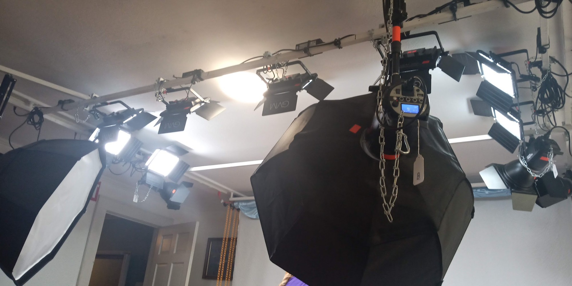 GVM 2 Pack LED Video Lighting Kits with APP Control, Bi-Color Variable 2300K~6800K with Digital Display Brightness of 10~100% for Video Photography, CRI97+ TLCI97 Led Video Light Panel +Barndoor customer photo 2