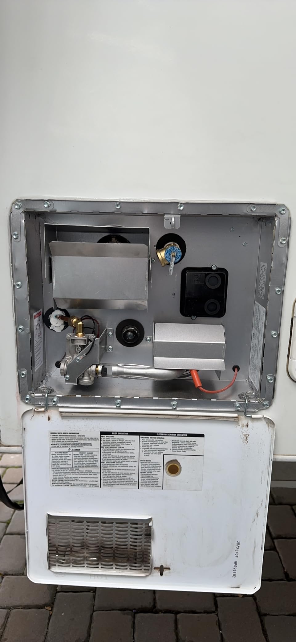 Suburban Advantage Direct Fit 6 Gallon Steel Tank Water Heater SAW6DE, Direct Spark Ignition (DSI), LP Gas and Incoloy Electric Element, RV Instant Hot Water, Long Lasting (5321A) customer photo 1