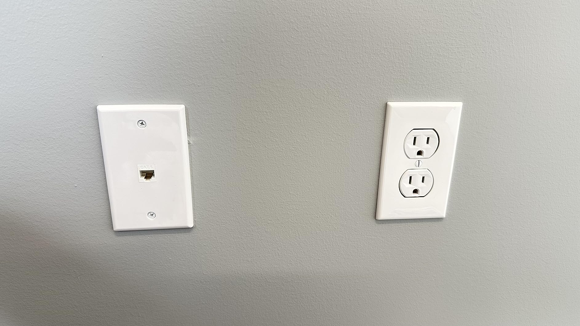 VCE 1 Port Keystone Wall Plate UL Listed (10 Pack), Single Gang Wall Plates for RJ45 Keystone Jack and Modular Inserts, White customer photo 2