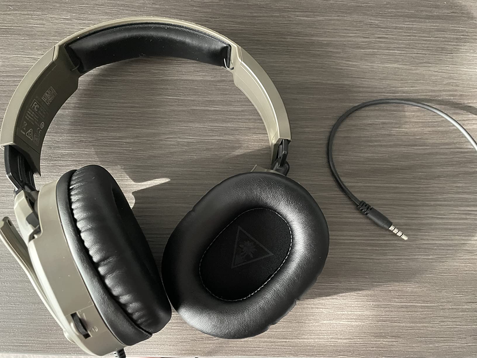 Turtle Beach Recon 70 Multiplatform Gaming Headset for Xbox Series X|S, Xbox One, PS5, PS4, PC & Mobile with 3.5mm Wired Connection - Flip-to-Mute Mic, 40mm Speakers, Lightweight Design, Black customer photo 1