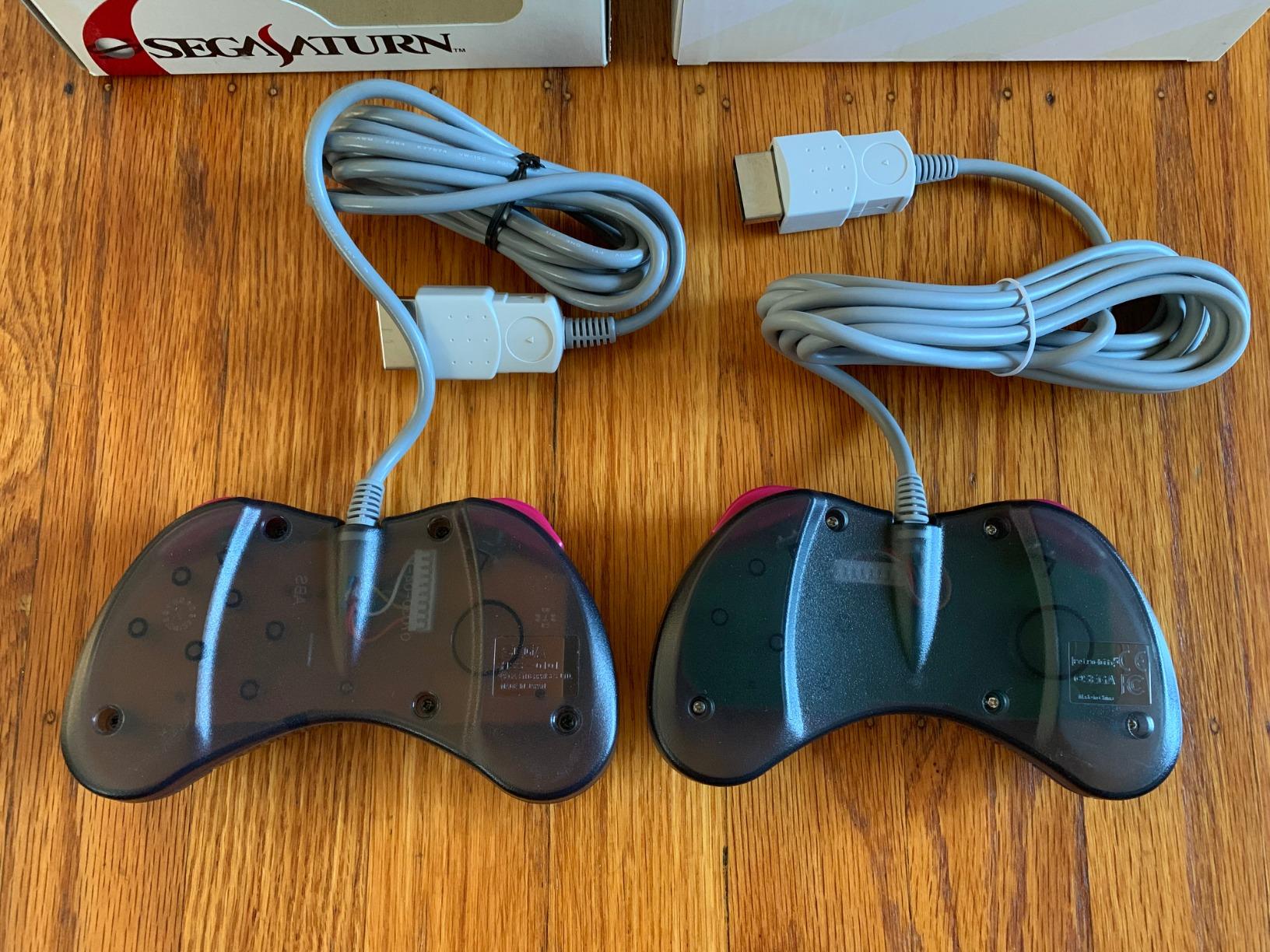 Retro-Bit Saturn Official Saturn Controller Pad - Original Port - Black customer photo 2