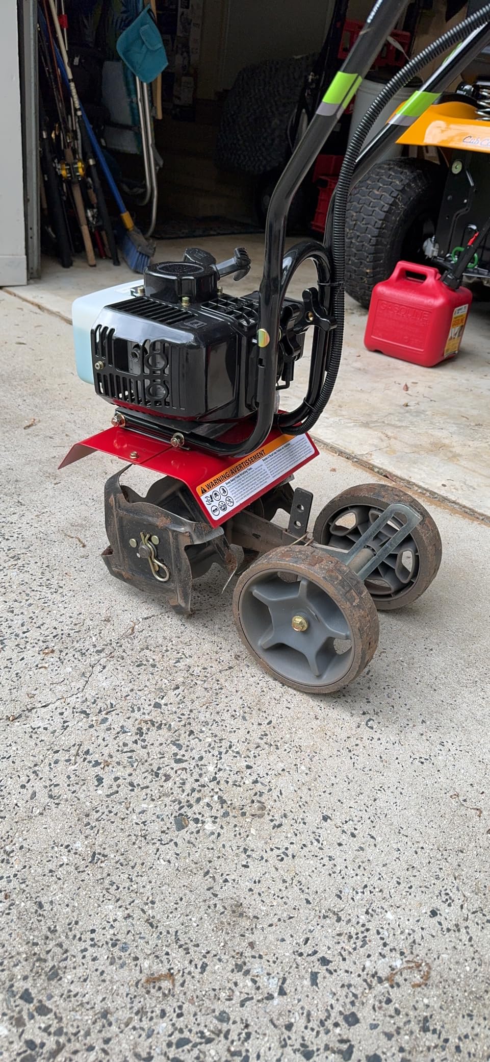 Earthquake 31635 MC33 Mini Tiller Cultivator, Powerful 33cc 2-Cycle Viper Engine, Gear Drive Transmission, Height Adjustable Wheels, 5 Year Warranty, Red customer photo 2