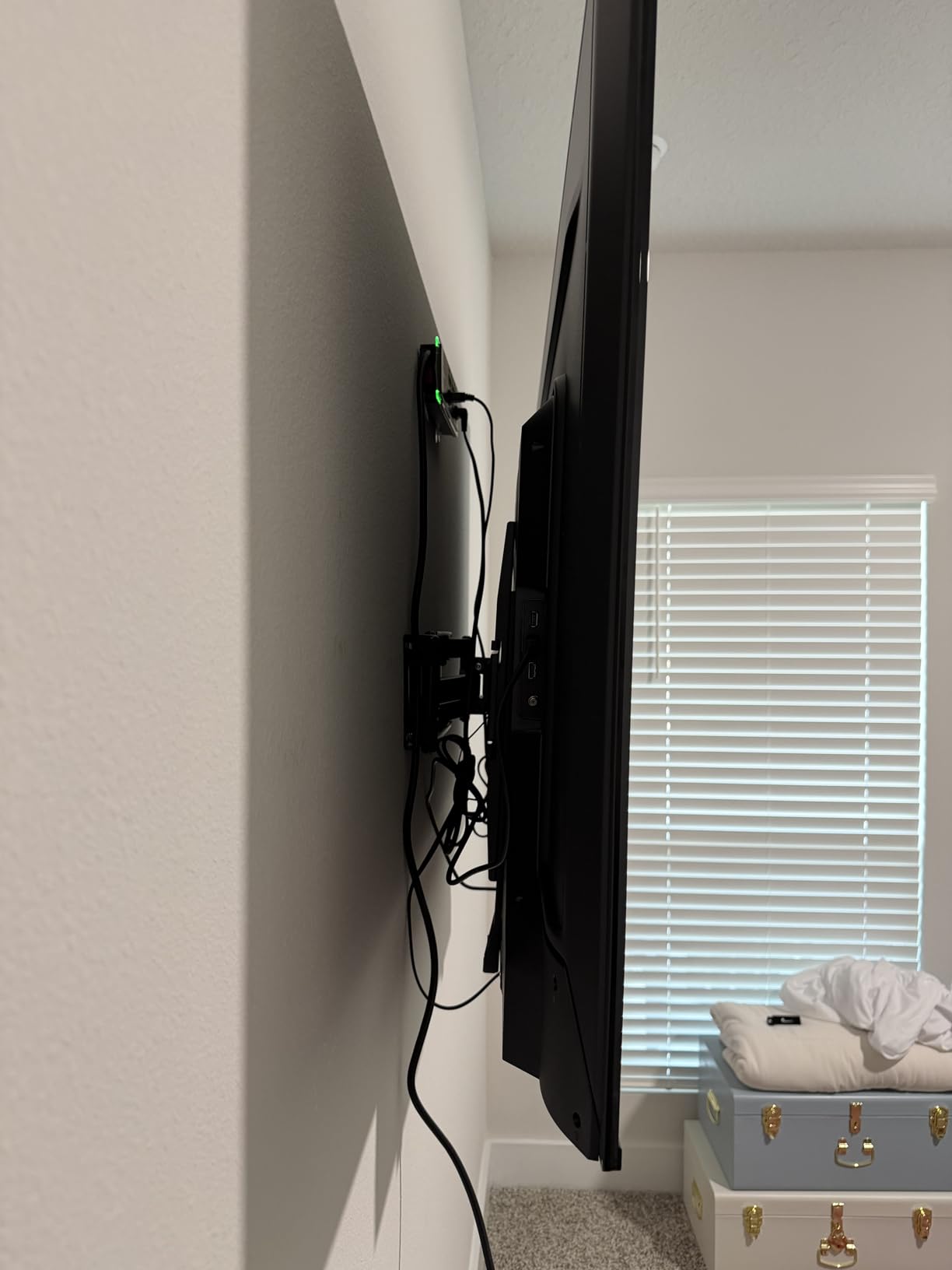 Full Motion TV Wall Mount for Most 37