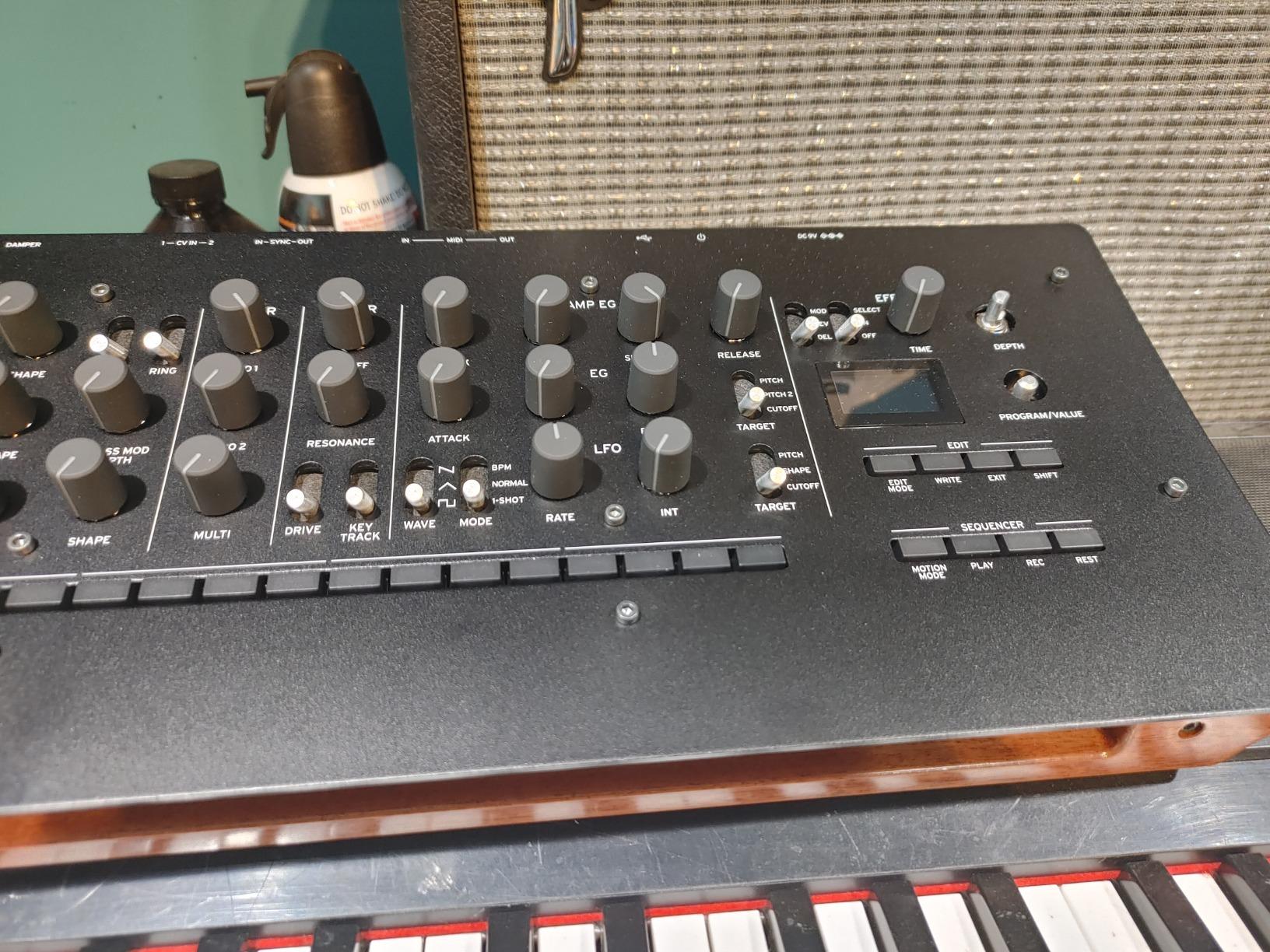 Korg minilogue xd Module Polyphonic Analog Synthesizer for Desktop or Rackmount w/ 16-step Sequencer, 4 Voices and OLED Oscilloscope customer photo 1