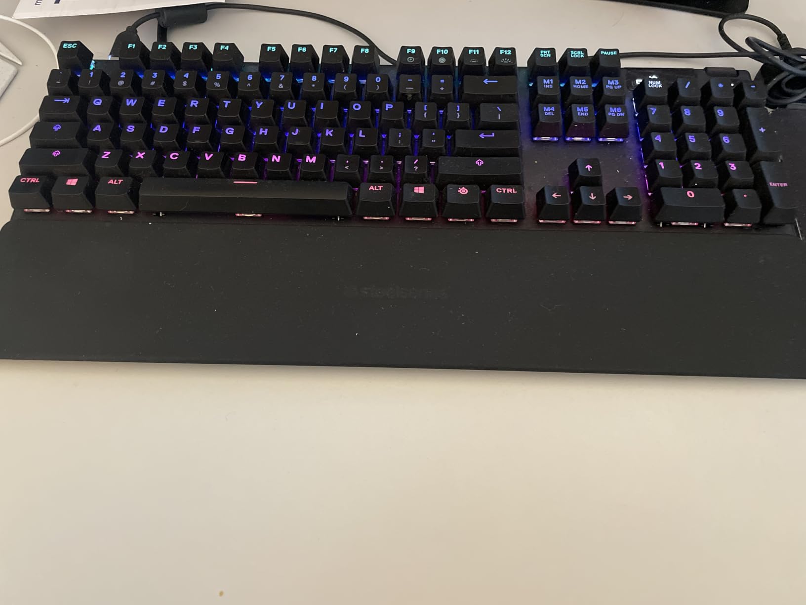 SteelSeries Apex 7 Mechanical Gaming Keyboard - OLED Smart Display - USB Passthrough and Media Controls - Linear , Quiet - RGB Backlit (Red Switch) customer photo 1