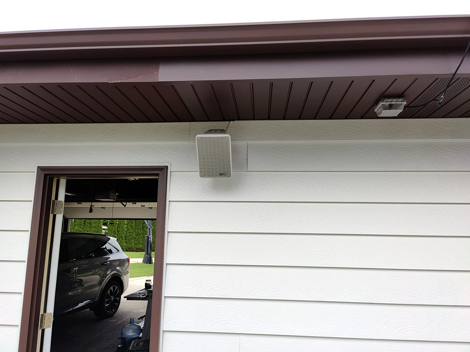 KICKER KB6B 2-Way Full Range Indoor Outdoor Speakers (Pair), Black customer photo 1