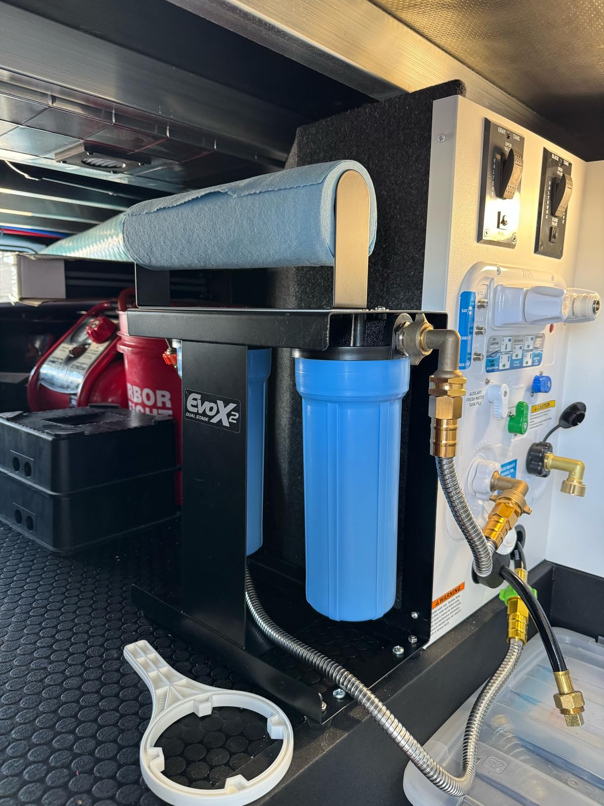 Camco EVO X2 Dual Stage Camper/RV Water Filter Kit - 2 Stage Filtration w/KDF & GAC - Filters Out Bad Taste, Odors, Lead, Bacteria & More customer photo 2