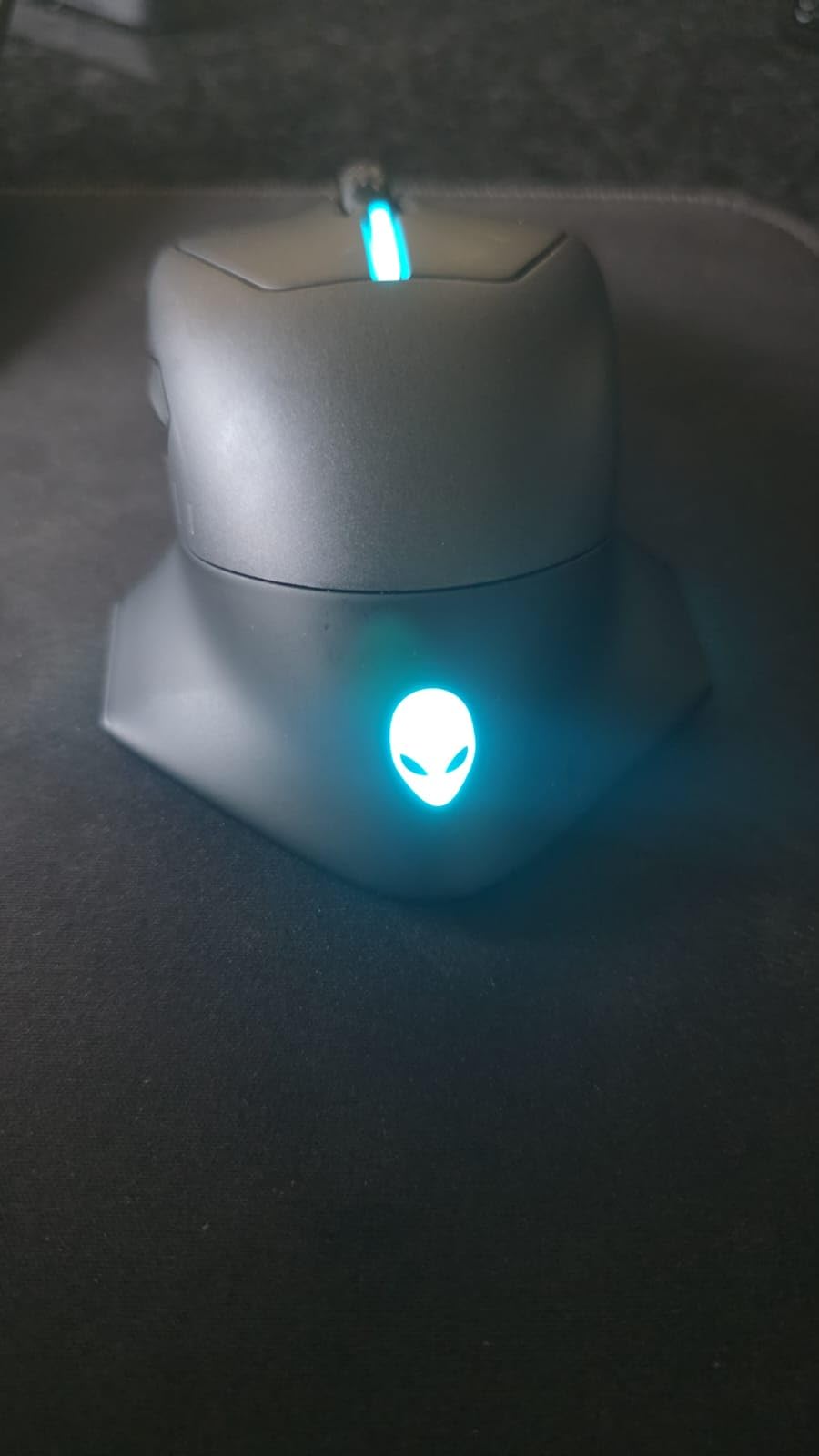 Alienware Wired/Wireless Gaming Mouse AW610M - 16000 DPI Optical Sensor, 350 Hour Rechargeable Battery, 7 Buttons, 3-ZONE 16.8m AlienFX RGB Lighting, Ergonomic - Dark Side of the Moon customer photo 2