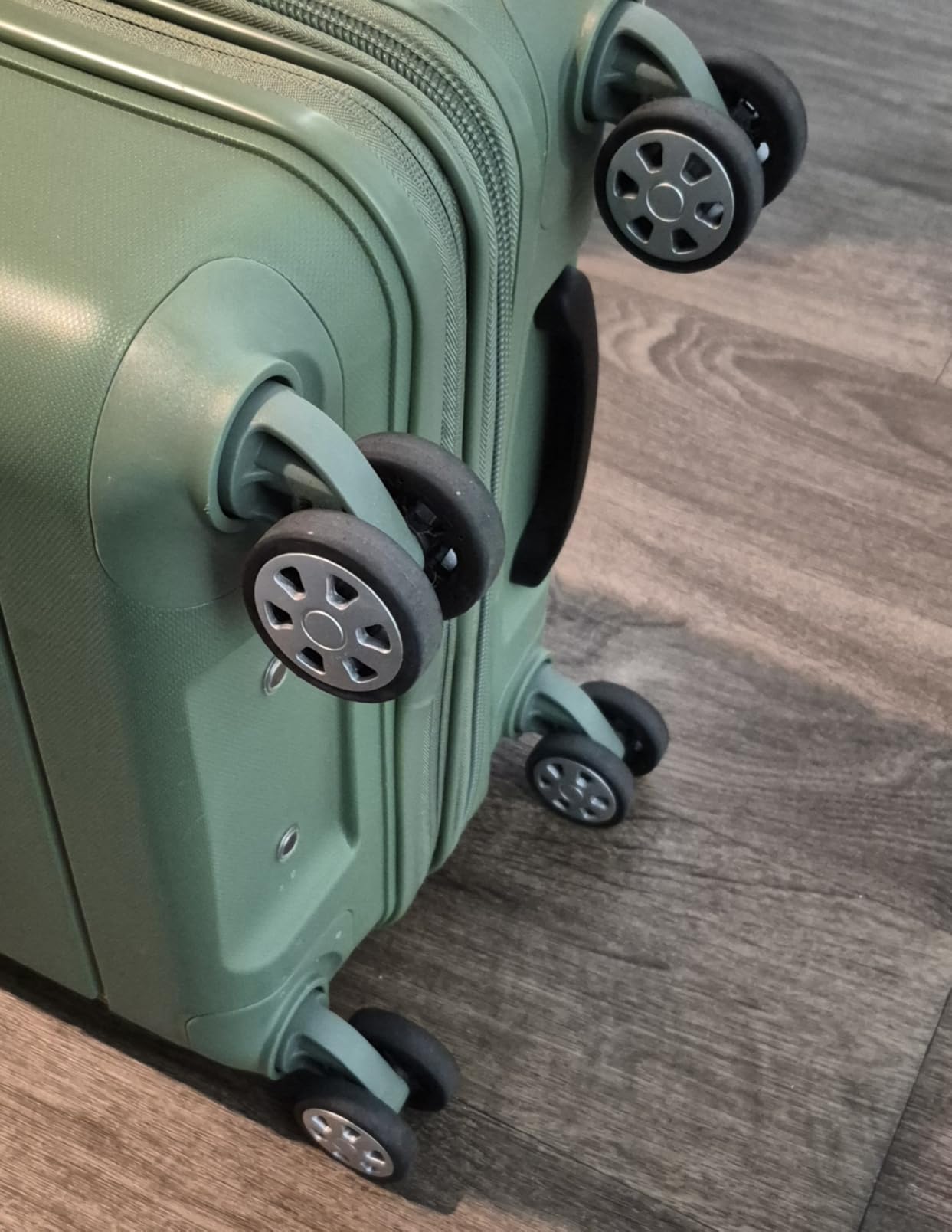 Traveler's Choice Pagosa Hardshell Expandable Luggage with Spinner Wheels, Black, 2-Piece Set (22/26) customer photo 2