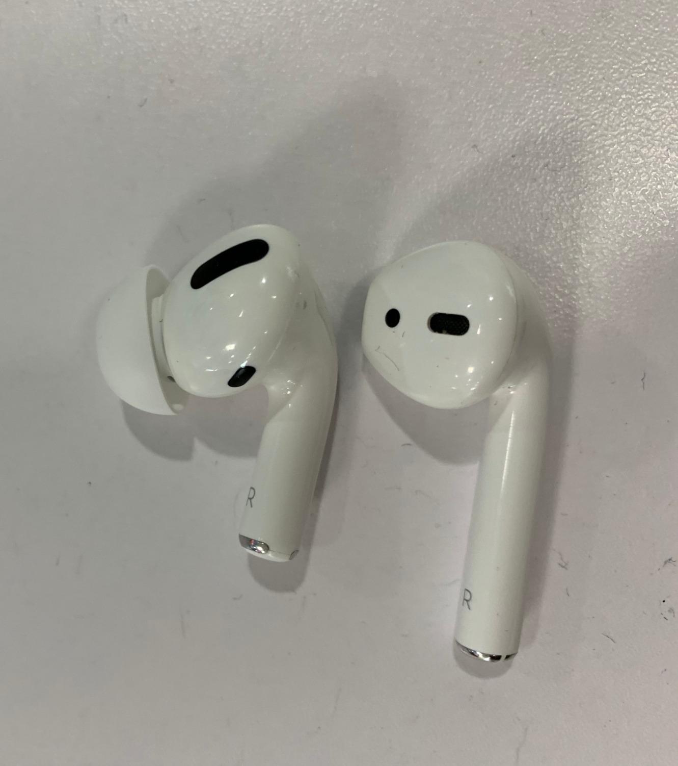 Apple AirPods Pro customer photo 1