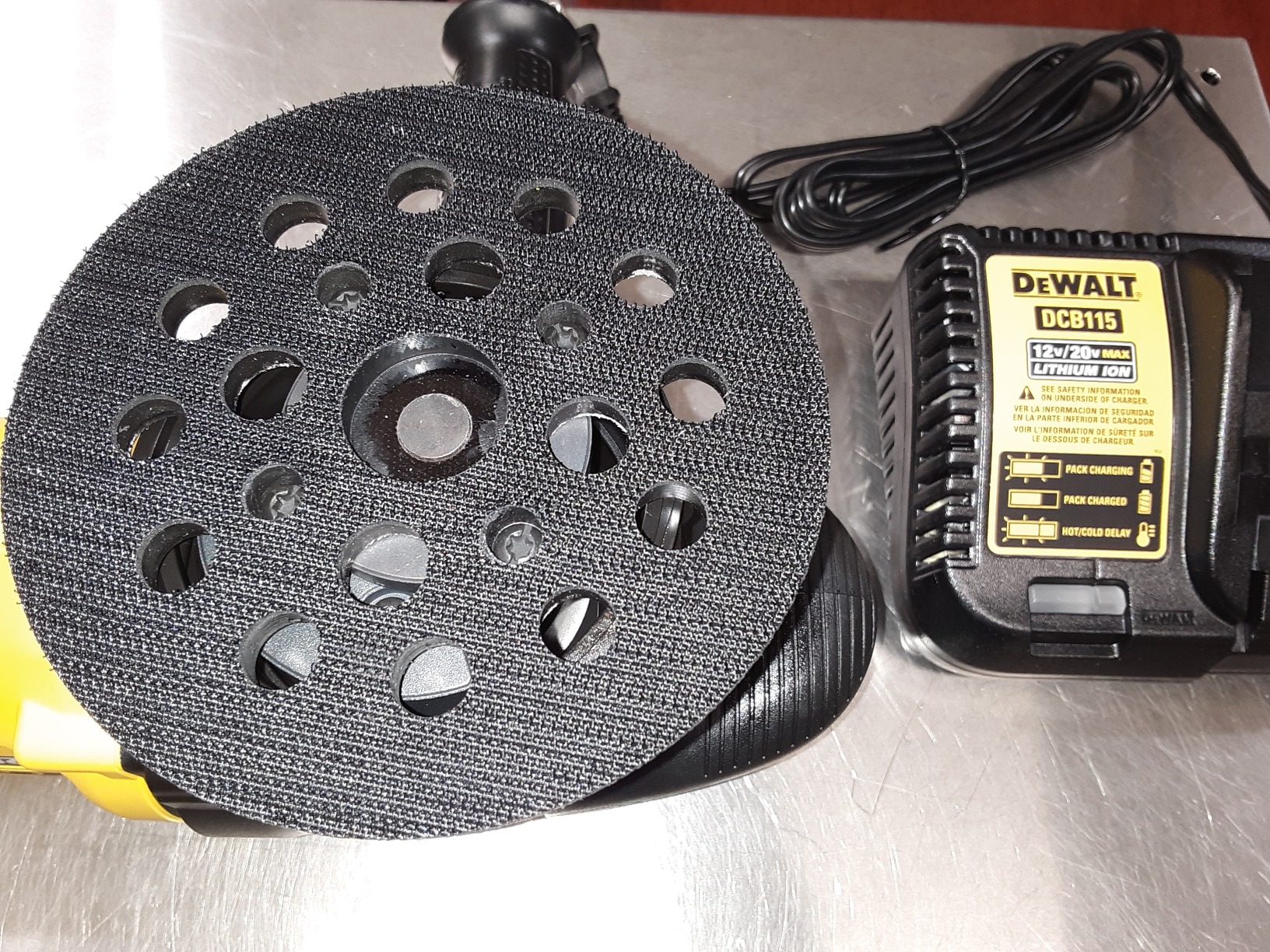 DEWALT 20V MAX* XR Cordless Polisher Kit, Variable-Speed, Random Orbit, 5-Inch (DCM848P2) customer photo 1