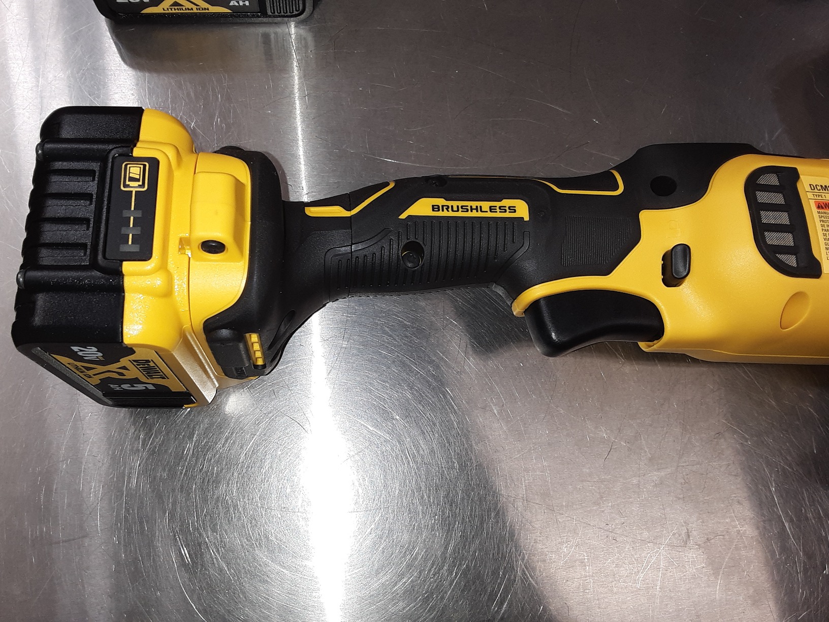 DEWALT 20V MAX* XR Cordless Polisher Kit, Variable-Speed, Random Orbit, 5-Inch (DCM848P2) customer photo 2