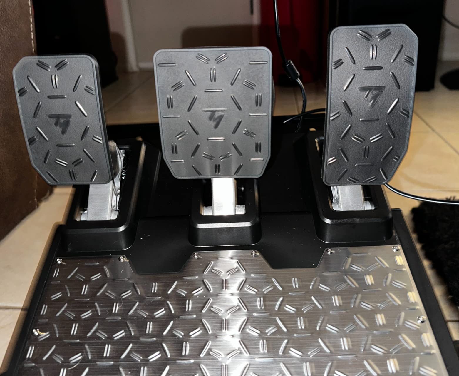 Thrustmaster T-LCM Rubber Grip (Compatible with PS5, PS4, XBOX Series X/S, One, PC) customer photo 2