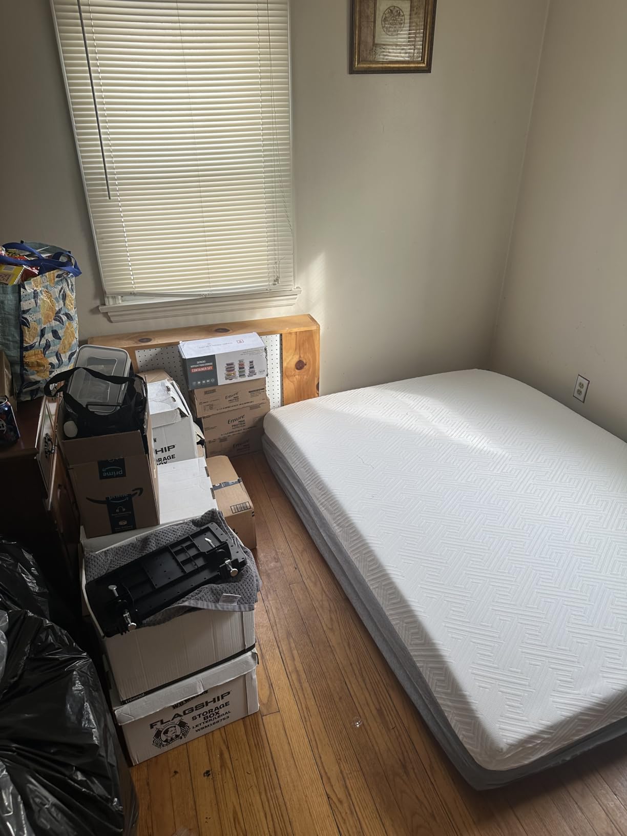 Novilla Bliss Queen Size Mattress, 12 Inch Gel Memory Foam Mattress Queen in a Box for Cool Night Sleep & Pressure Relief, Support Foam for Spine Alignment & Motion Isolation, Medium Plush Feel customer photo 1