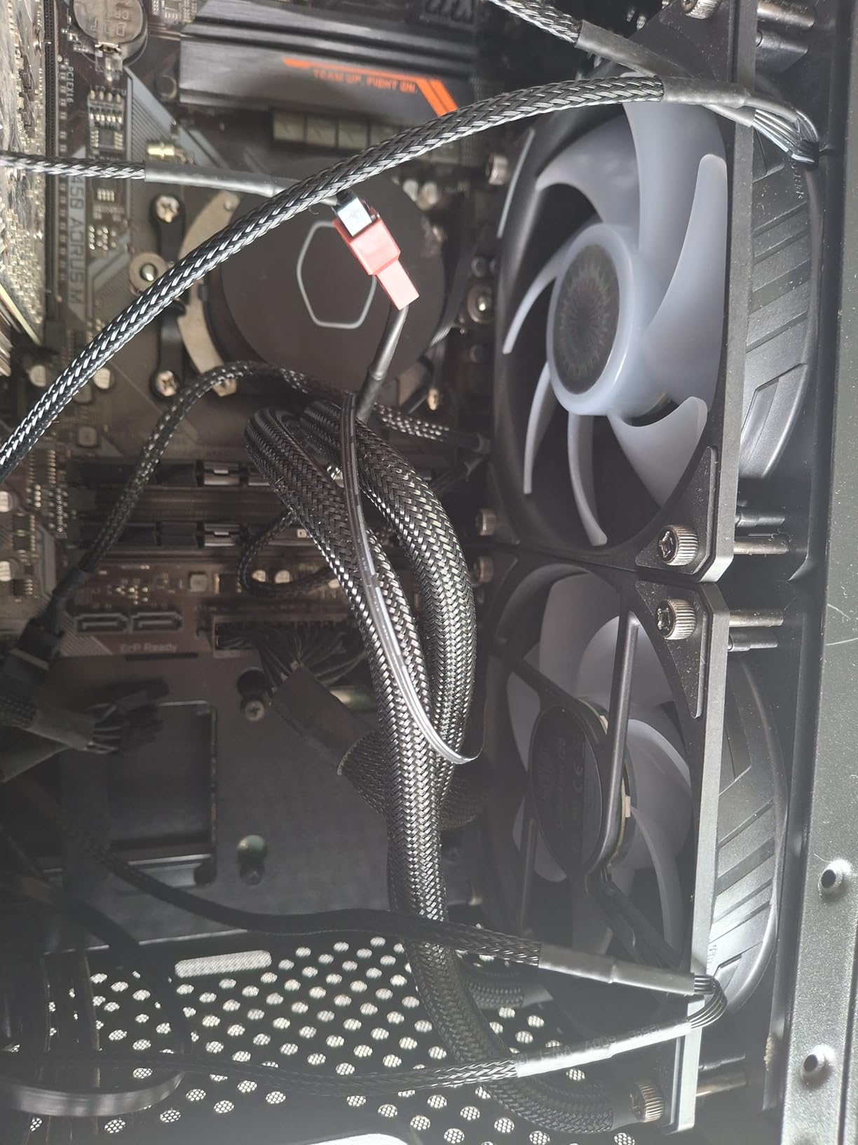 CoolerMaster MasterLiquid ML240L RGB V2, Close-Loop AIO CPU Liquid Cooler, Gen3 Dual Chamber Pump, 240mm Radiator, SickleFlow 120 PWM ARGB, AMD Ryzen AM5/AM4, Intel LGA1700/1200 customer photo 2