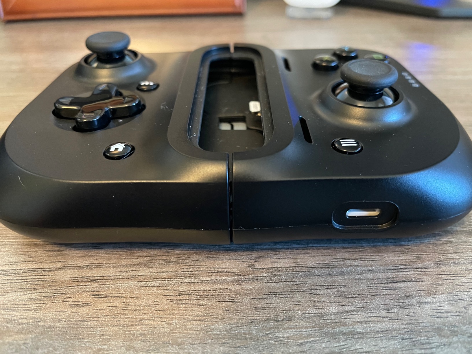 Razer Kishi Mobile Game Controller/Gamepad for Android USB-C: Xbox Game Pass Ultimate, xCloud, Stadia, GeForce NOW, Luna - Passthrough Charging - Low Latency Phone Controller Grip - Samsung, Pixel customer photo 2