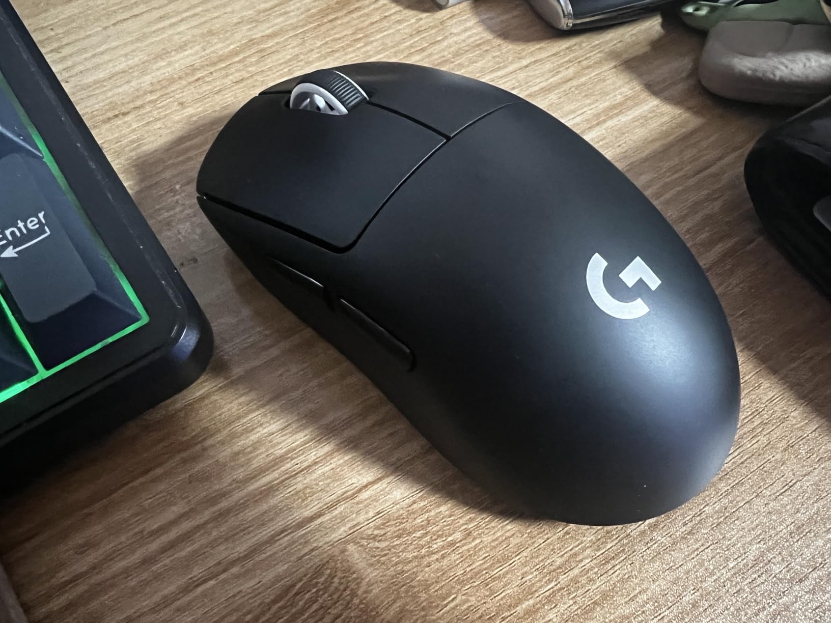 PRO X Superlight Wireless Gaming Mouse, Ultra-Lightweight, Hero 25K Sensor, 25,600 DPI, 5 Programmable Buttons, Long Battery Life, Compatible with PC/Mac - Black customer photo 1