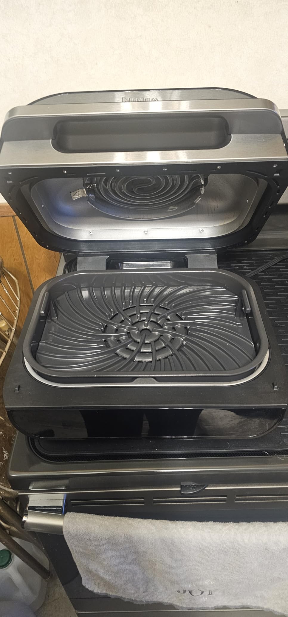 Ninja Foodi Smart XL Indoor Grill and Air Fryer, 6-in-1, Smart Thermometer and Splatter Shield, FG551 customer photo 2