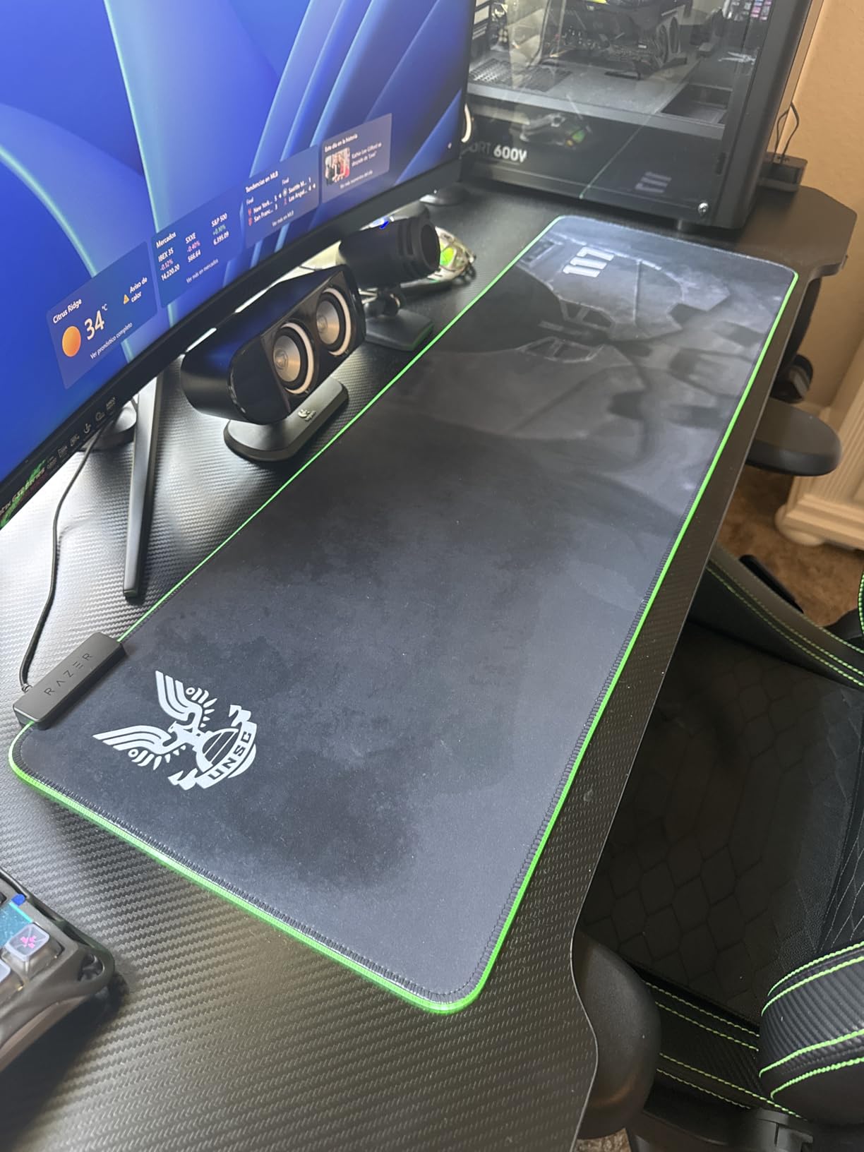 Razer Goliathus Extended Chroma Gaming Mousepad: Customizable RGB Lighting - Soft, Cloth Material - Balanced Control & Speed - Non-Slip Rubber Base - Halo Infinite Edition customer photo 2