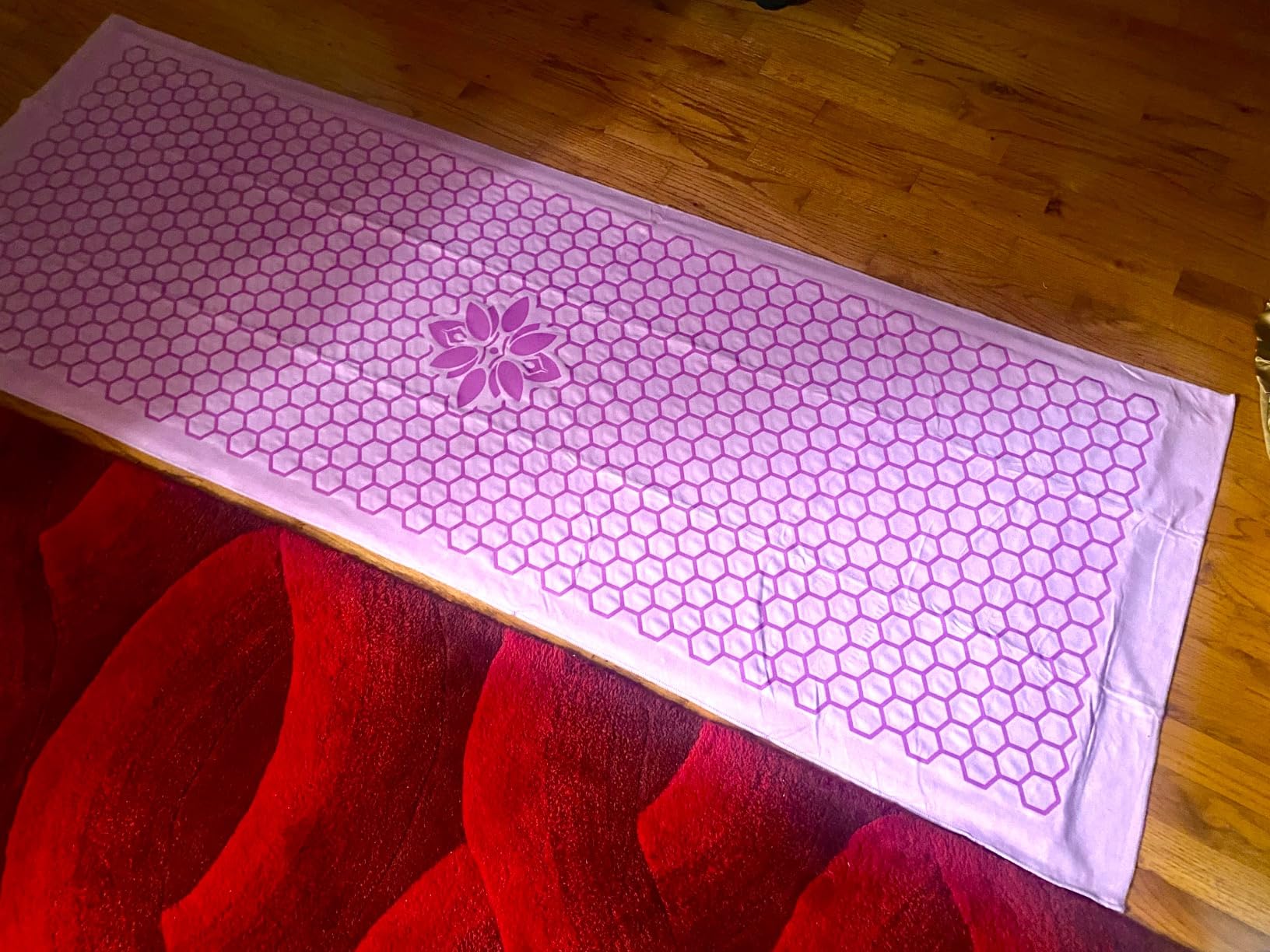 Clever Yoga Hot Yoga Mat Towel - Non-Slip Grip for Hot Yoga, Sweat Absorbent, Honeycomb Silicone Grip, Stays Flat - Ideal for Pilates, Travel, Washable & Lightweight - Gray customer photo 2