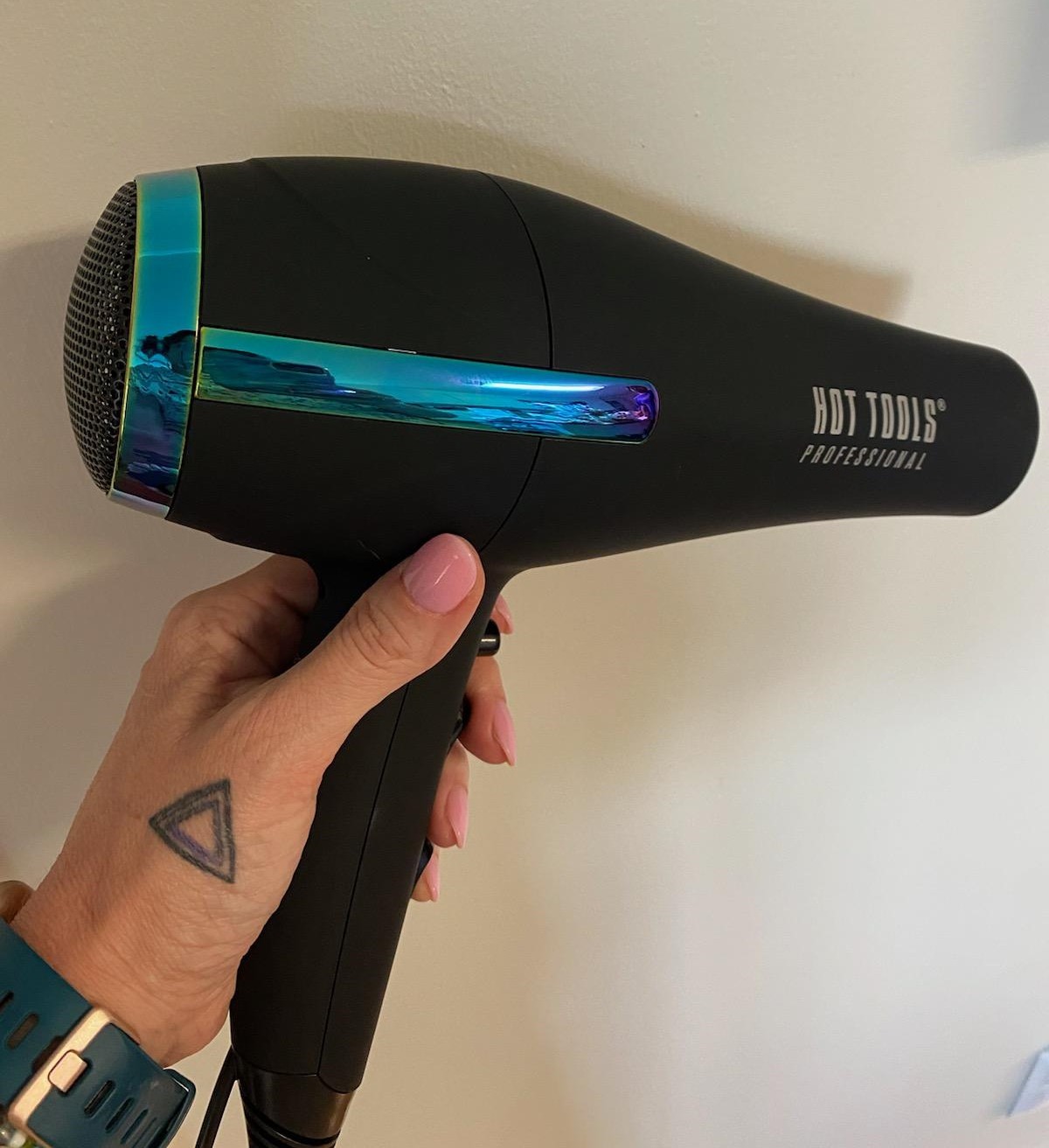 HOT TOOLS Professional Ceramic Rainbow Hair Dryer - Fast Drying with Quiet Operation customer photo 2
