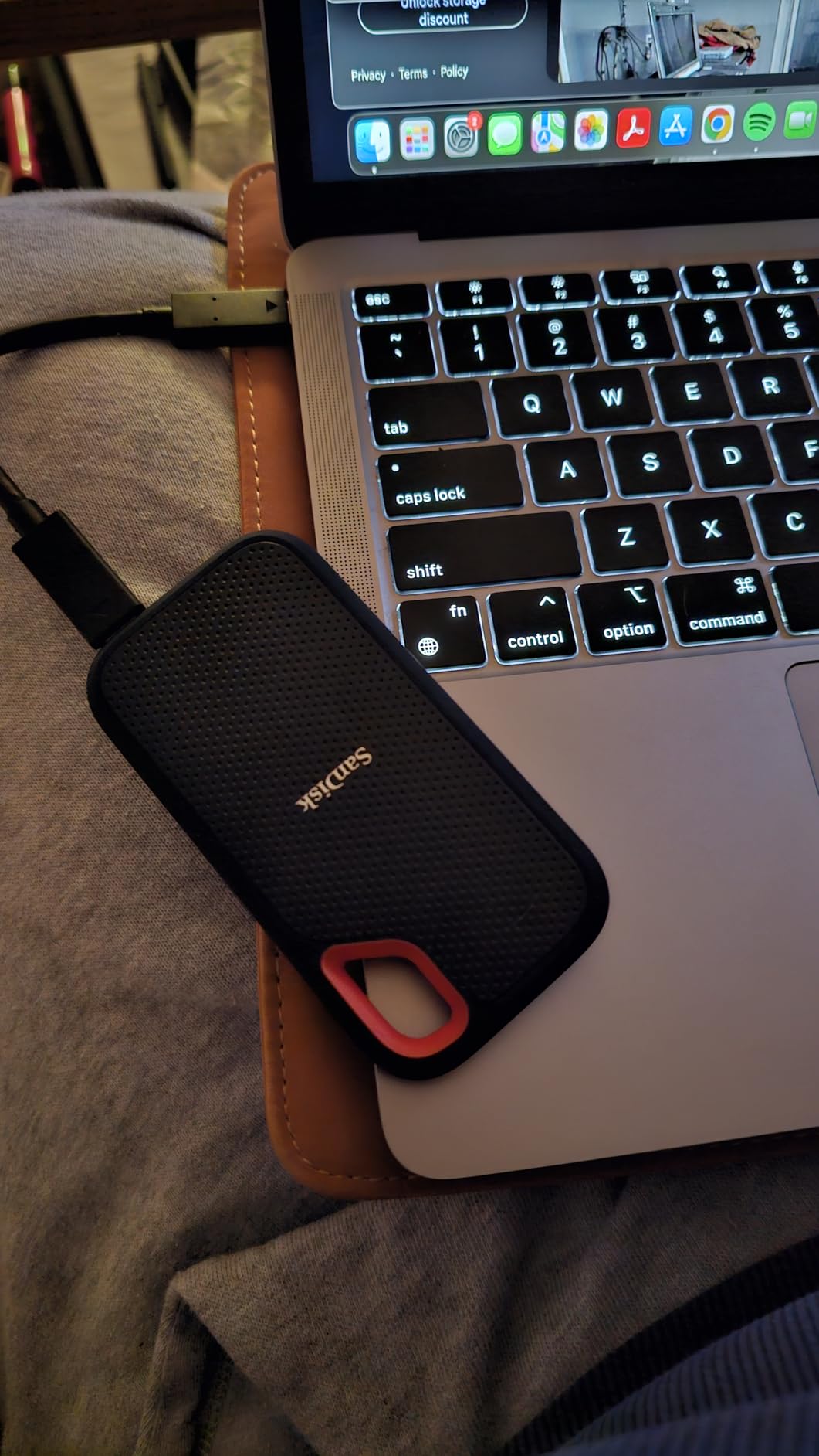 SANDISK 1TB Extreme Portable SSD (Old Model) - Up to 1050MB/s, USB-C, USB 3.2 Gen 2, IP65 Water and Dust Resistance, Updated Firmware - External Solid State Drive - SDSSDE61-1T00-G25 customer photo 1