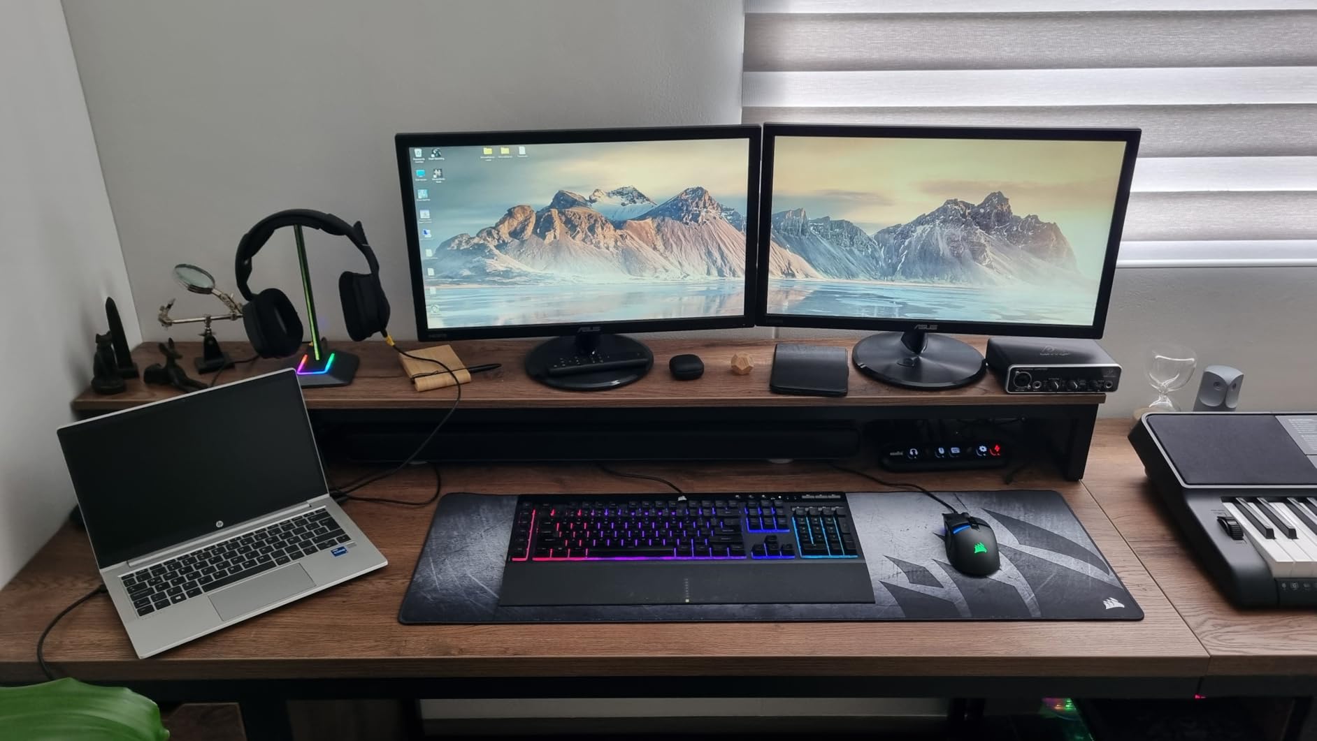 Corsair MM300 PRO Premium Spill-Proof Cloth Gaming Mouse Pad - Extended - Multicolor customer photo 1