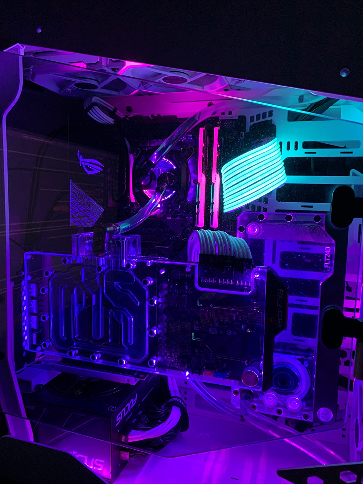 Thermaltake AH T200 Helicopter Styled Open Frame Tempered Glass Swing Door USB3.1 (Gen.2) Type-C m-ATX Micro Case, Black customer photo 2