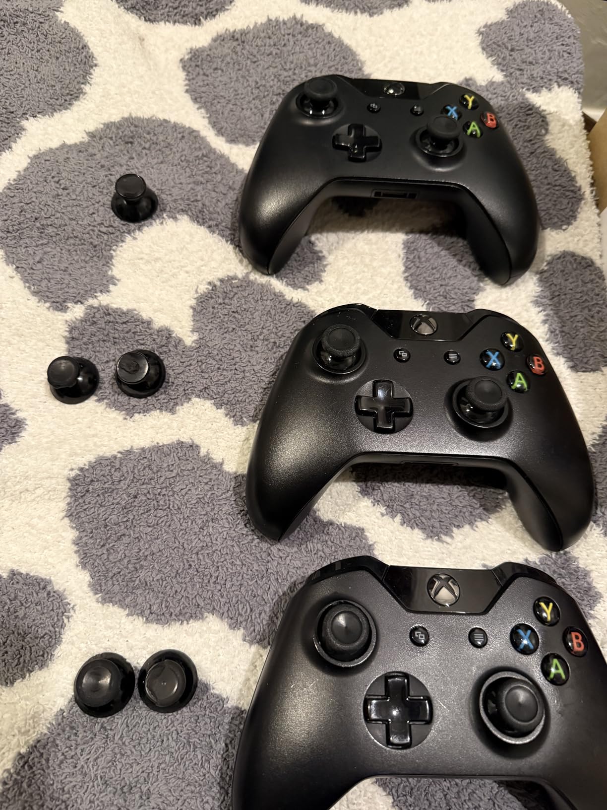 Xbox One Controller Joystick Replacement - 6PCS Original Thumbsticks Analog Thumb Sticks Parts - True Rubberized with T8 T6 Repair Screwdriver Kit for Xbox One Controller customer photo 2