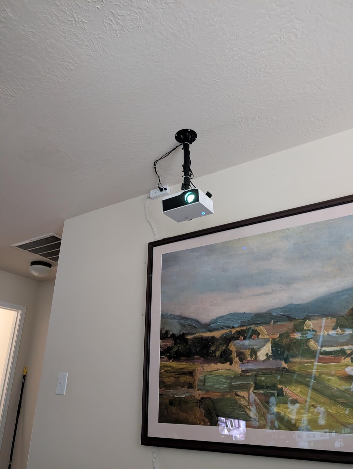 2-Be-Best Upgraded Projector Mount, Extending Projector Ceiling Mount Projectors Wall Mount with Extendable Length 14-24 in / 37-62 cm Adjustable 360 Angle Rotatable Projectors Mounts Black customer photo 1