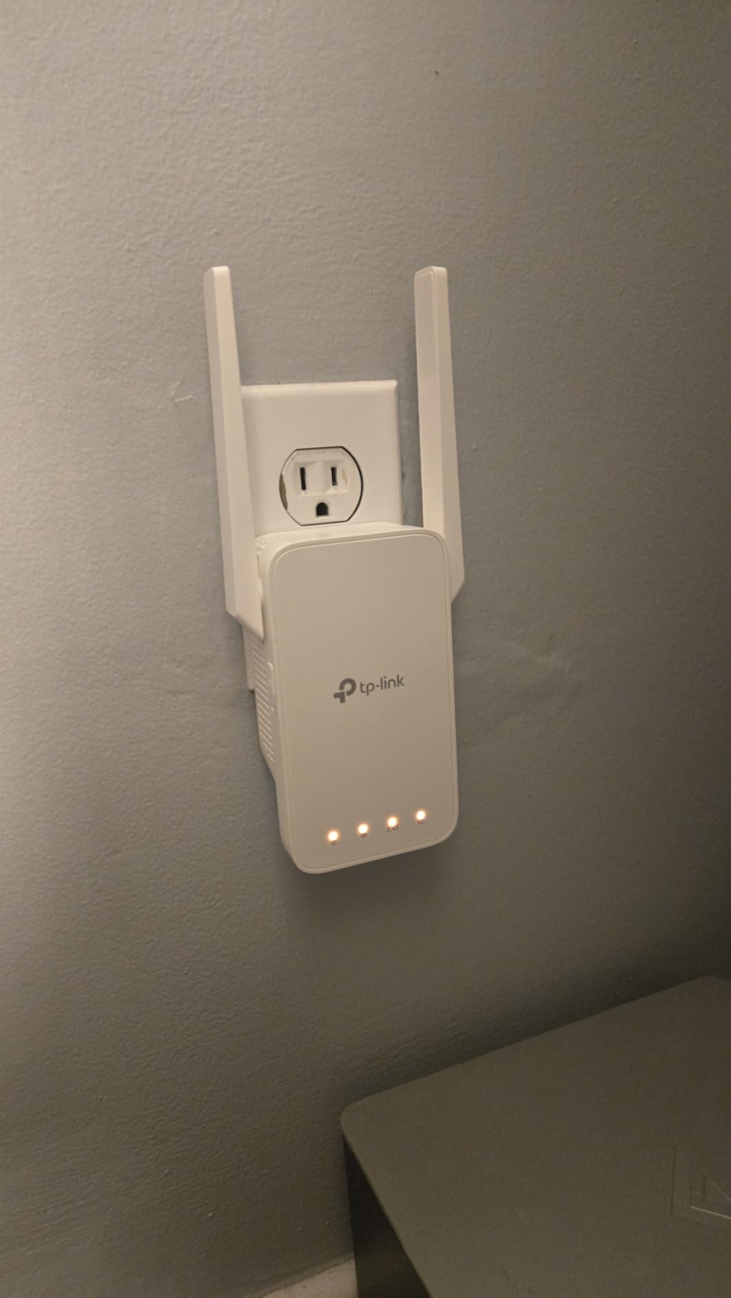 TP-Link AC1200 WiFi Extender, 2023 Engadget Best Budget Pick, 1.2Gbps Signal Booster for Home, Dual Band 5GHz/2.4GHz, Covers Up to 1500 Sq.ft and 30 Devices, Support Onemesh, One Ethernet Port (RE315) customer photo 1