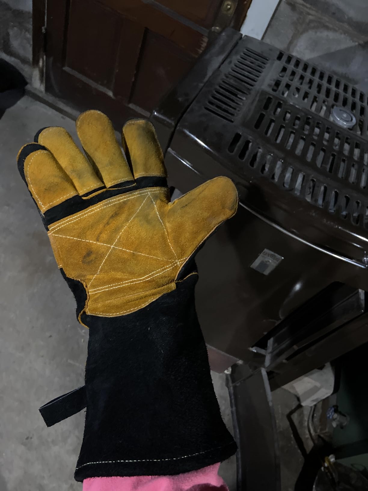 TOPDC Welding Gloves 16 Inches 932°F Fire/Heat Resistant Leather Welding Gloves For Mig, Tig, Stick, Forge, BBQ, Grill, Fireplace, Wood Stove, Furnace, Oven, Animal Handling customer photo 2