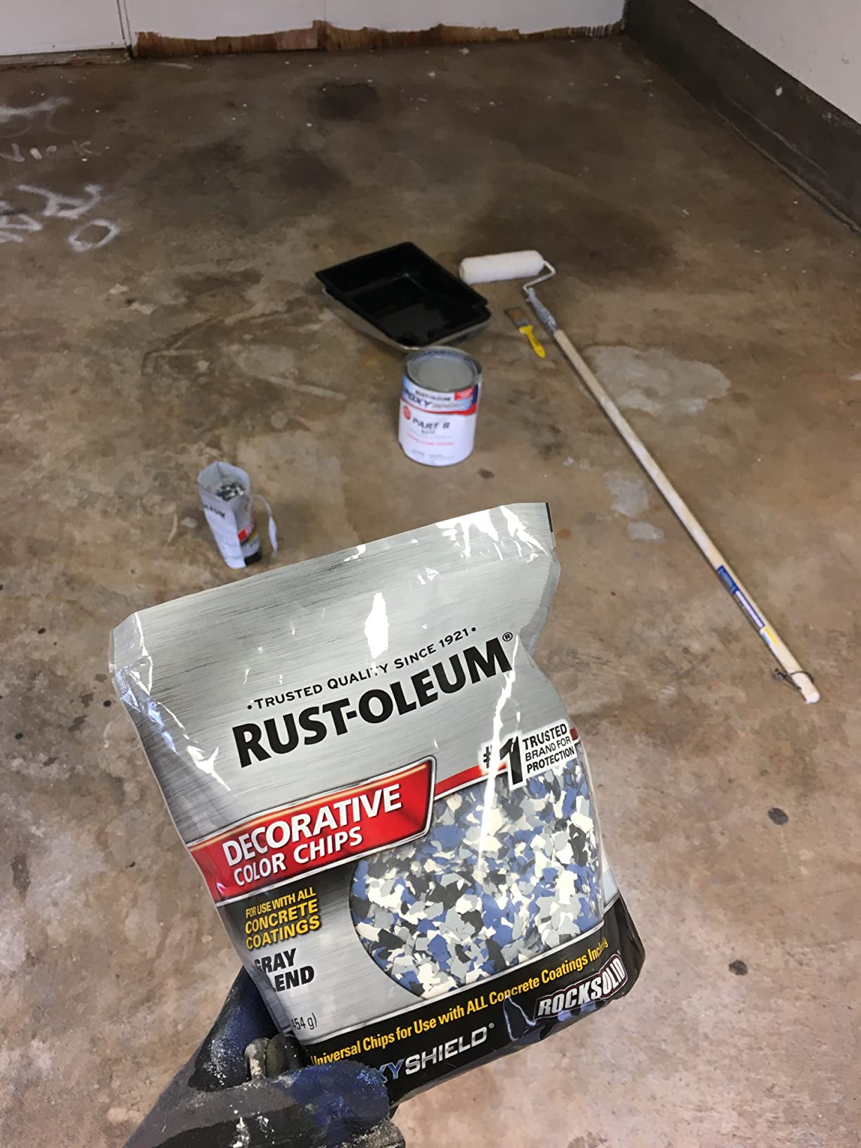 Rust-Oleum 365186 EPOXYSHIELD Garage Floor Coating Kit, 2.5 Car, Gloss Dark Gray customer photo 2