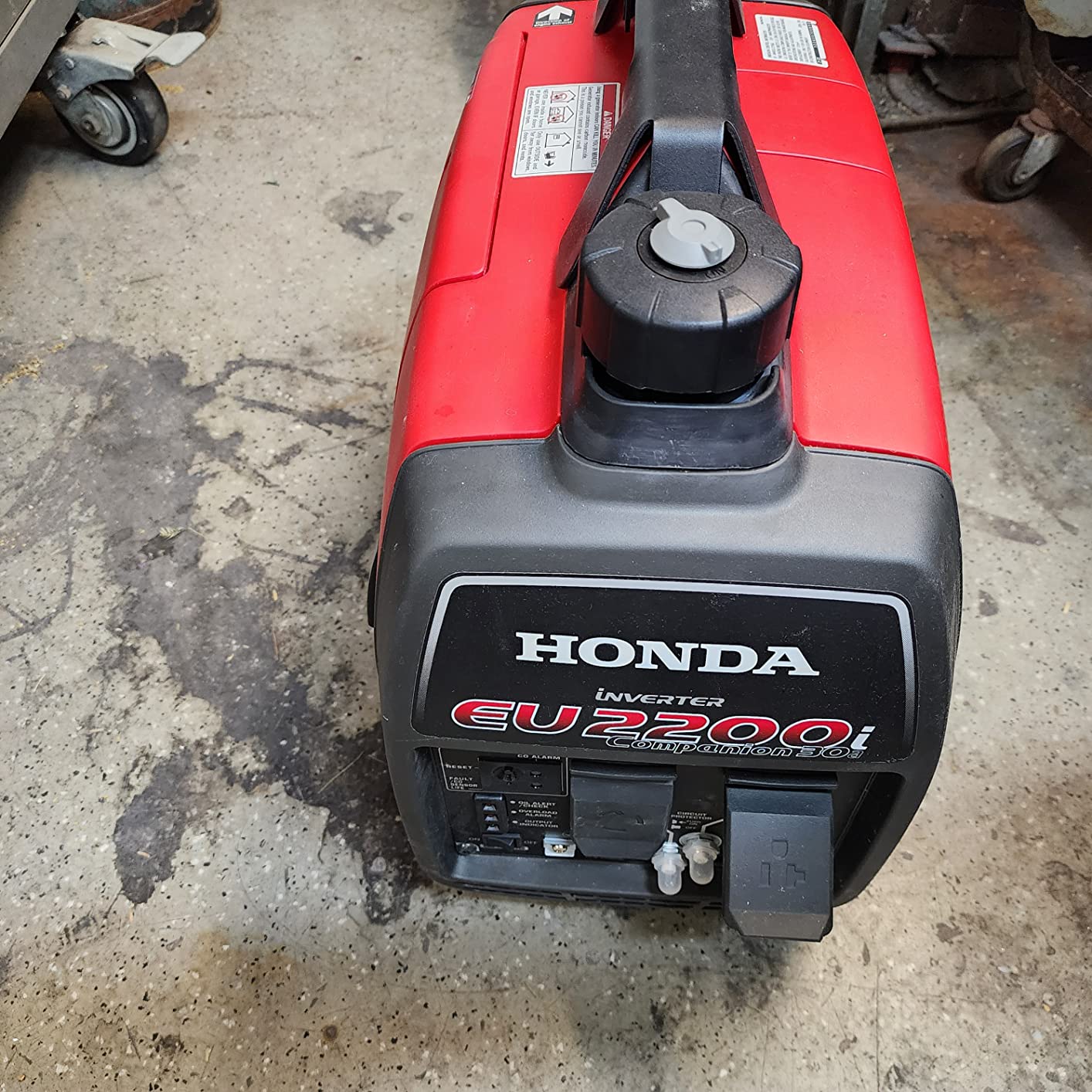 Honda EU2200ITAN1 2200-Watt 120-Volt Companion Super Quiet Portable Inverter Generator with CO-Minder - 49-State customer photo 2